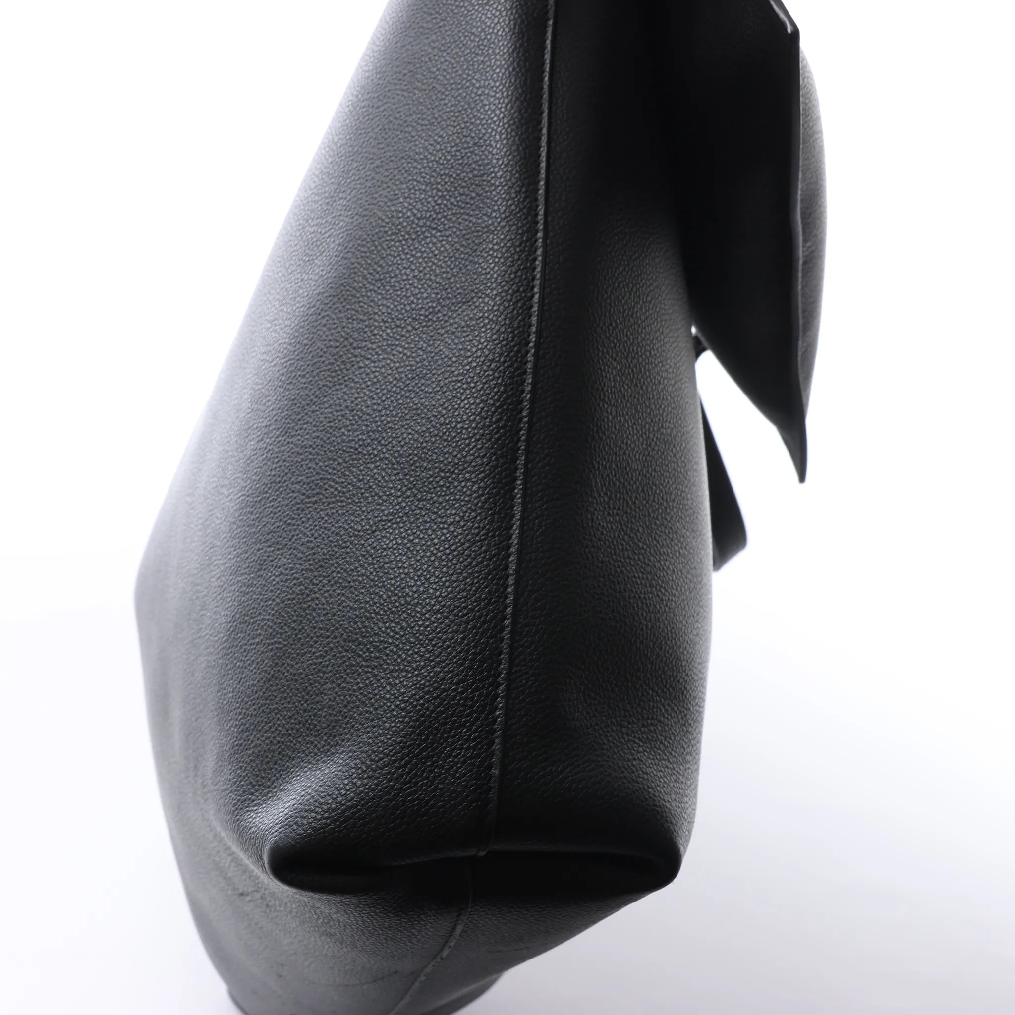 Saint Laurent Paris Shopping Leather Shoulder Bag in Black 683655