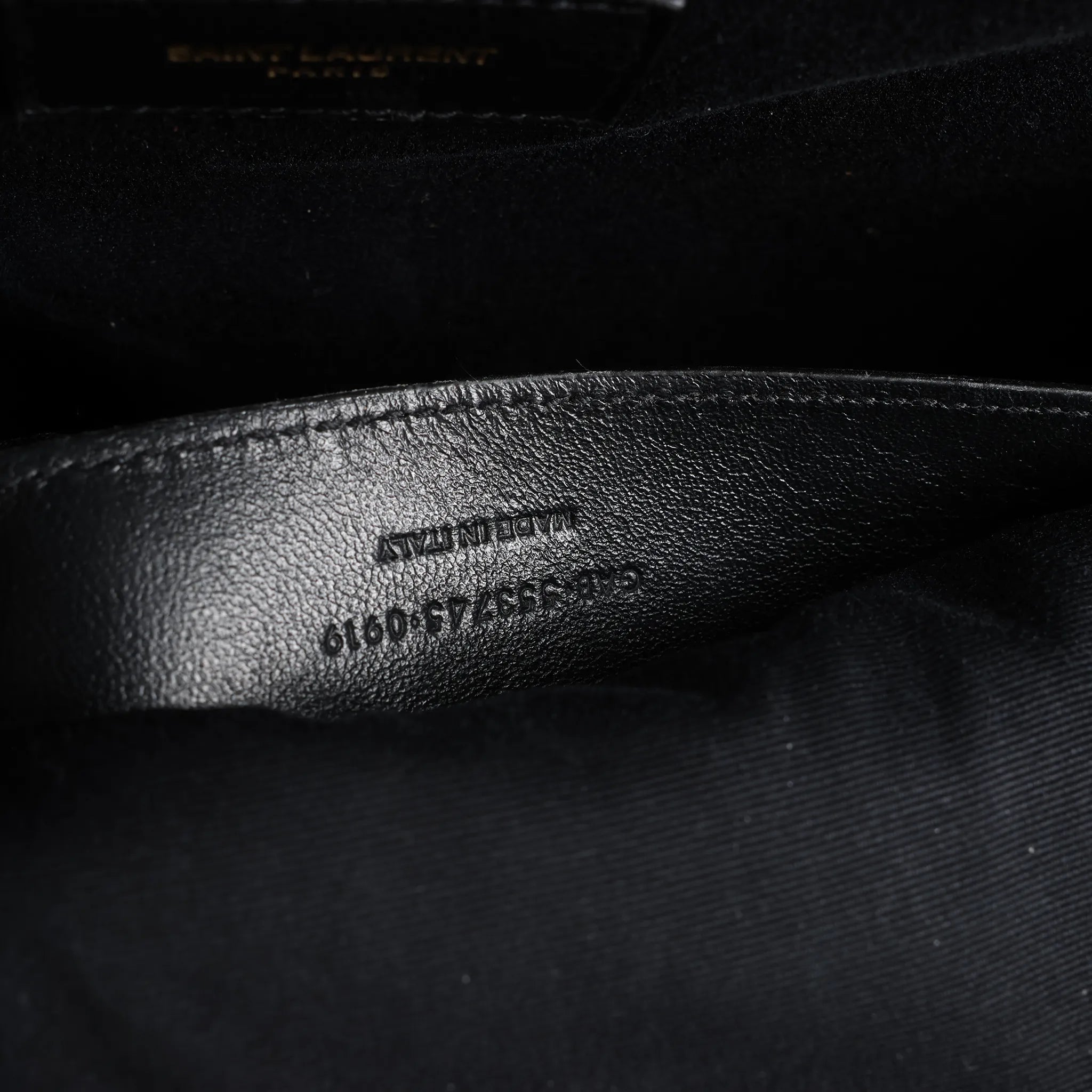Saint Laurent Paris Manhattan Leather Shoulder bag in Black 553745