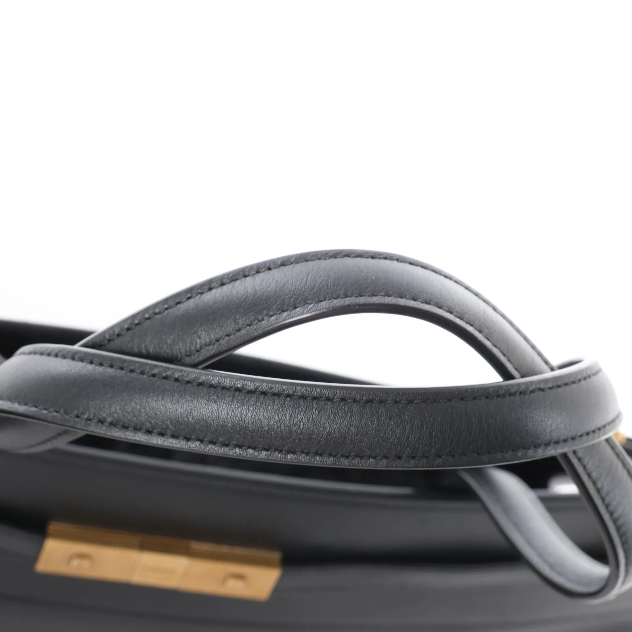 Saint Laurent Paris Manhattan Leather Shoulder bag in Black 553745