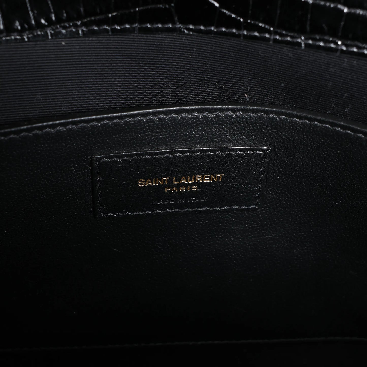 Saint Laurent Paris – Manhattan – Schultertasche in Kroko-Optik in Schwarz, 579271