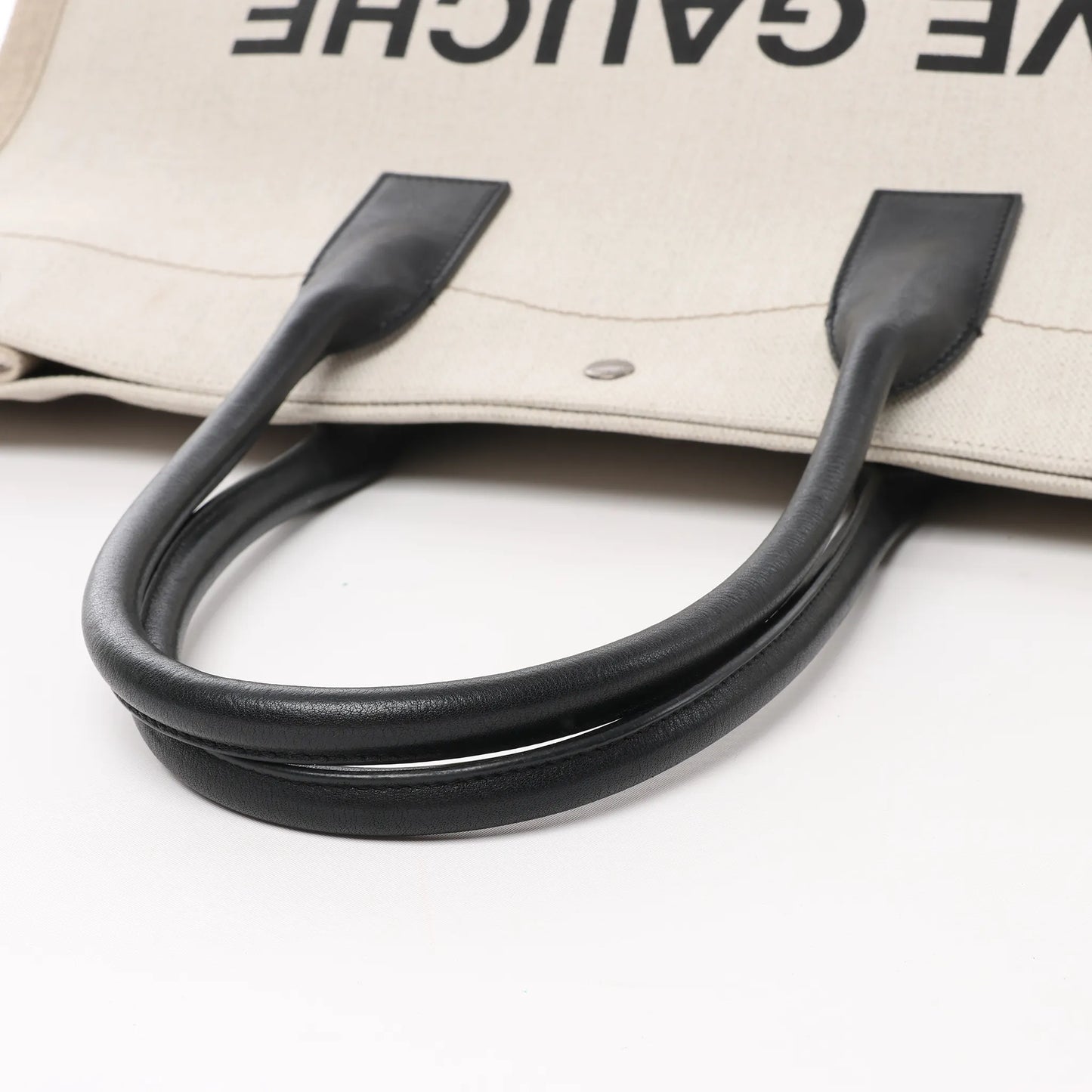 Saint Laurent Rive Gauche Große Tragetasche aus bedrucktem Canvas und Leder in Beige 499290