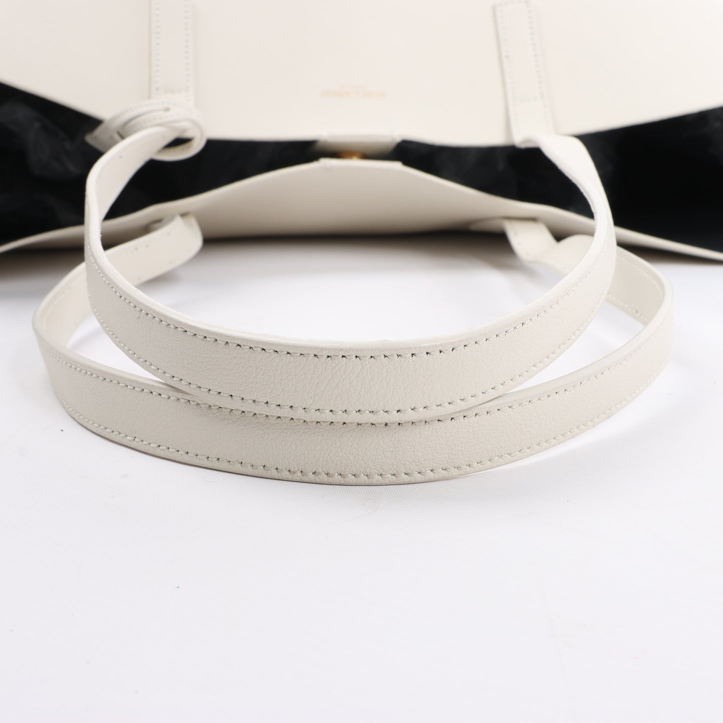 Saint Laurent Paris Sac Shopping Leather Shoulder bag in Ecru 394195