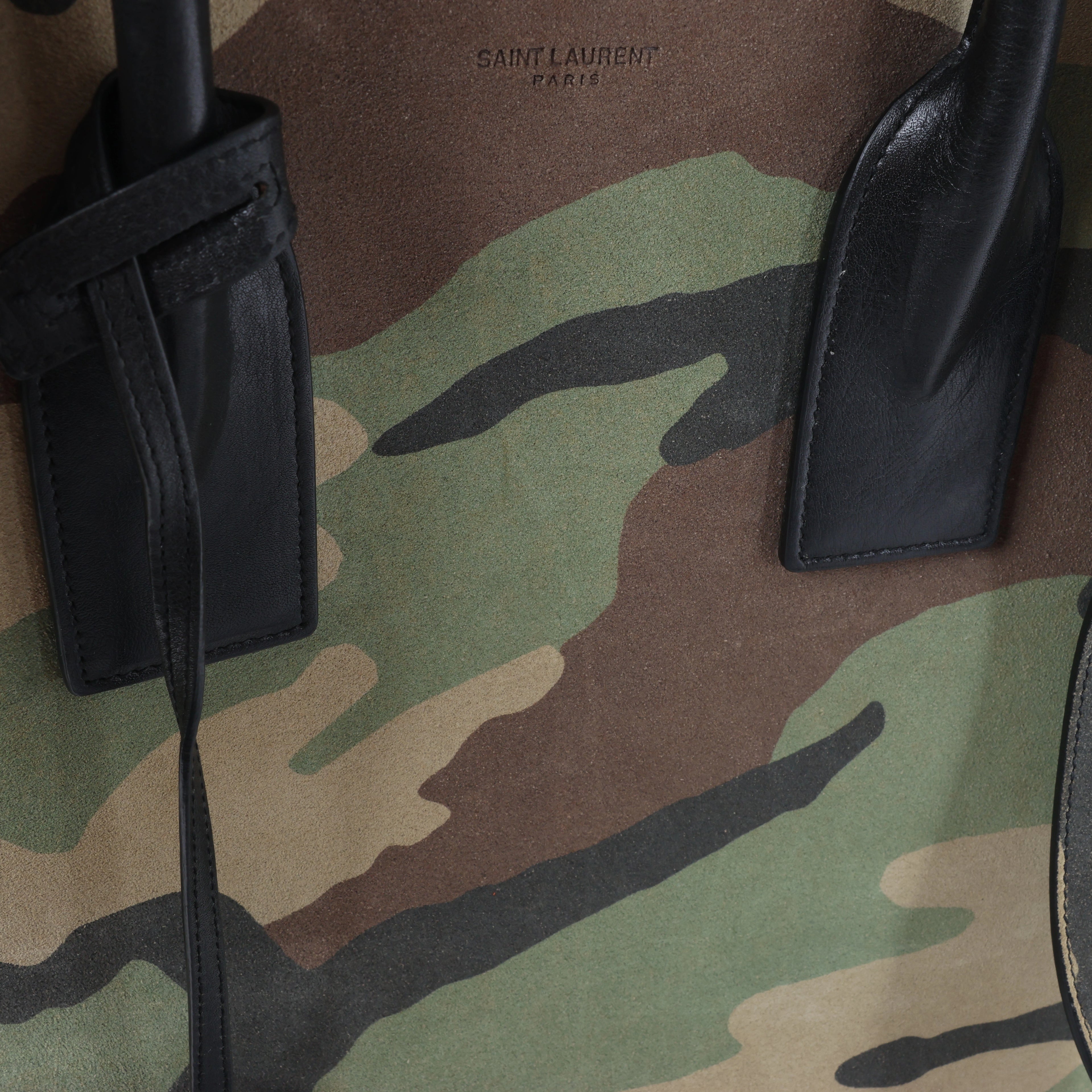 Bolso de mano de piel Sac de Jour de Saint Laurent Paris en color burdeos 347543