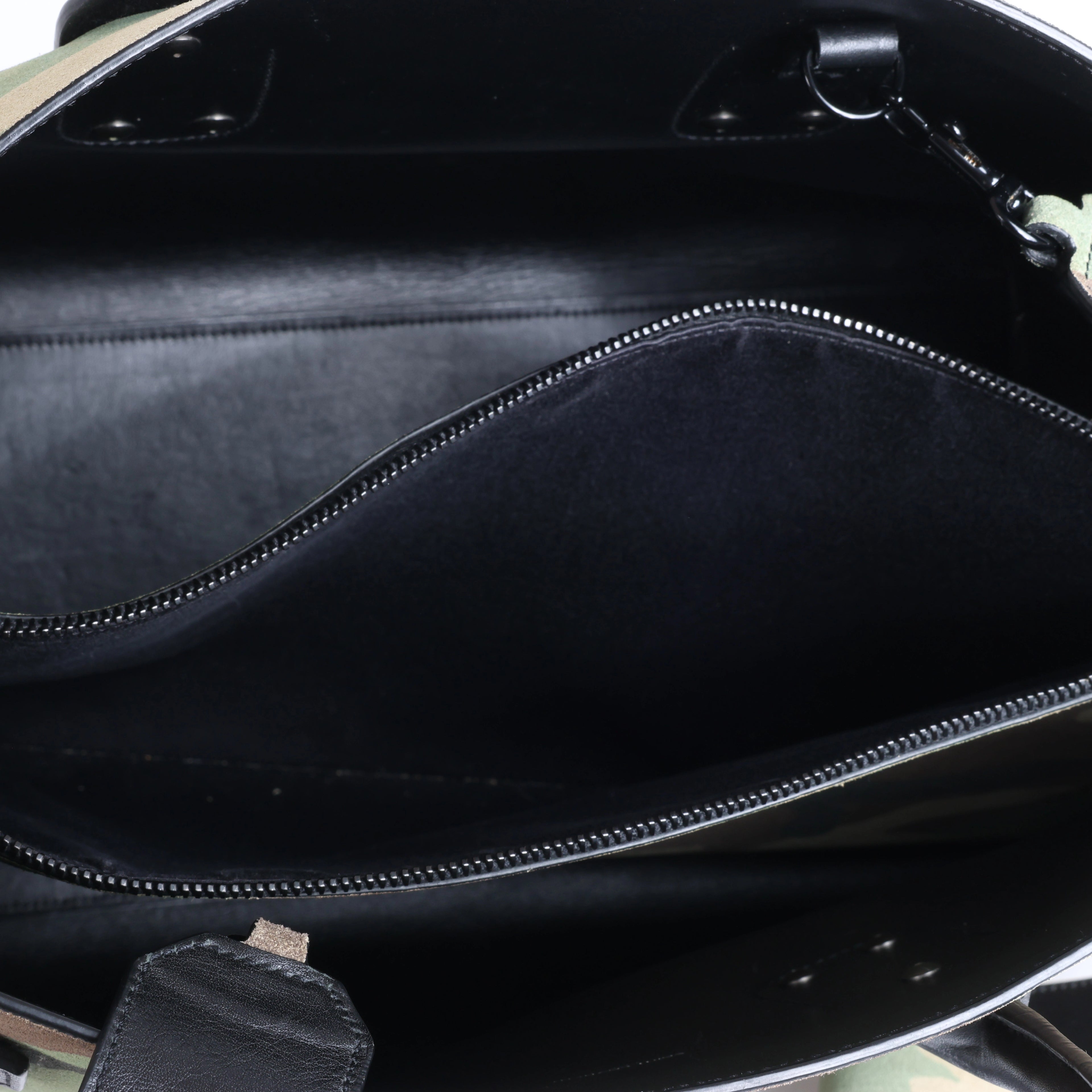 Bolso de mano de piel Sac de Jour de Saint Laurent Paris en color burdeos 347543