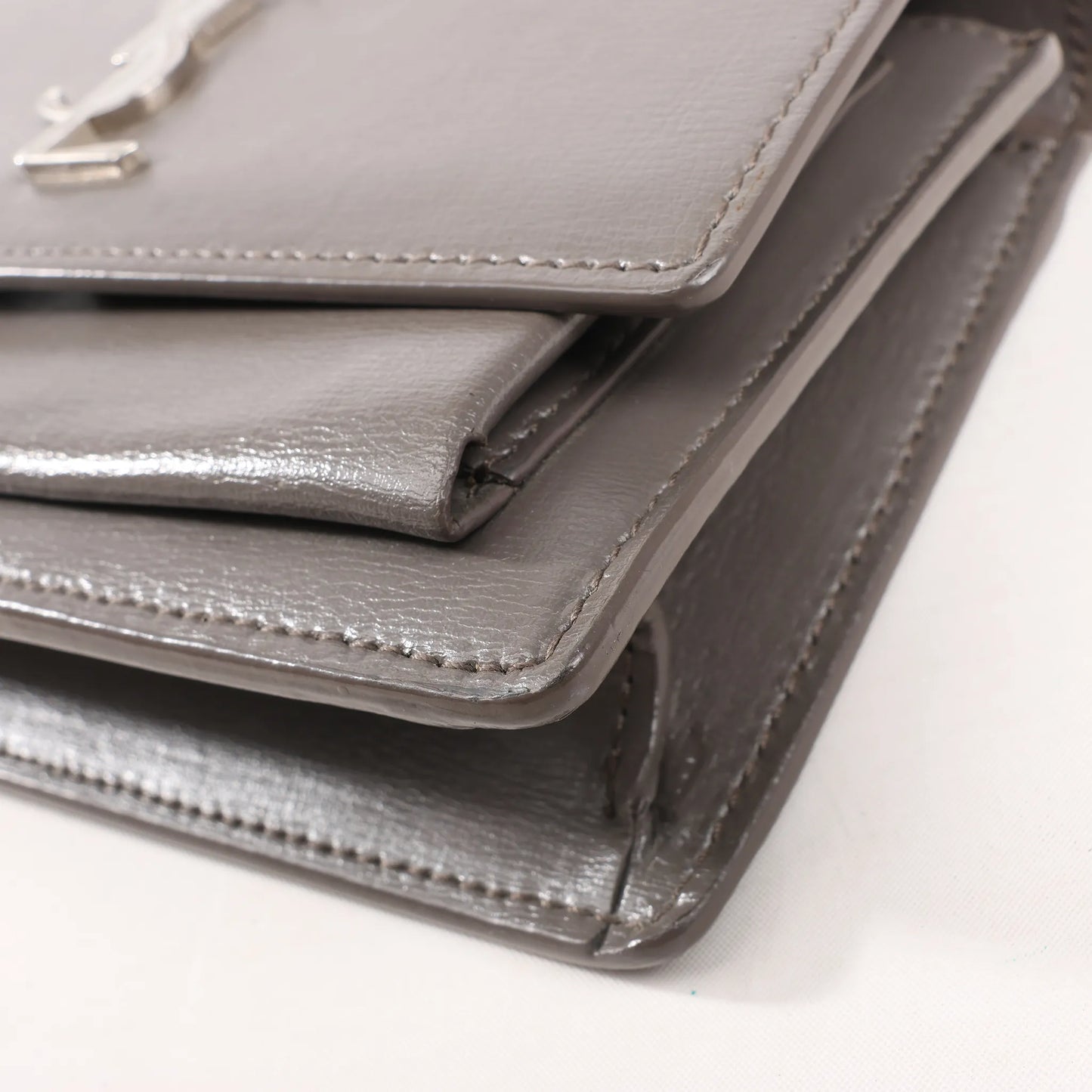 Sac bandoulière Saint Laurent Paris Sunset en cuir gris avec chaîne 452157