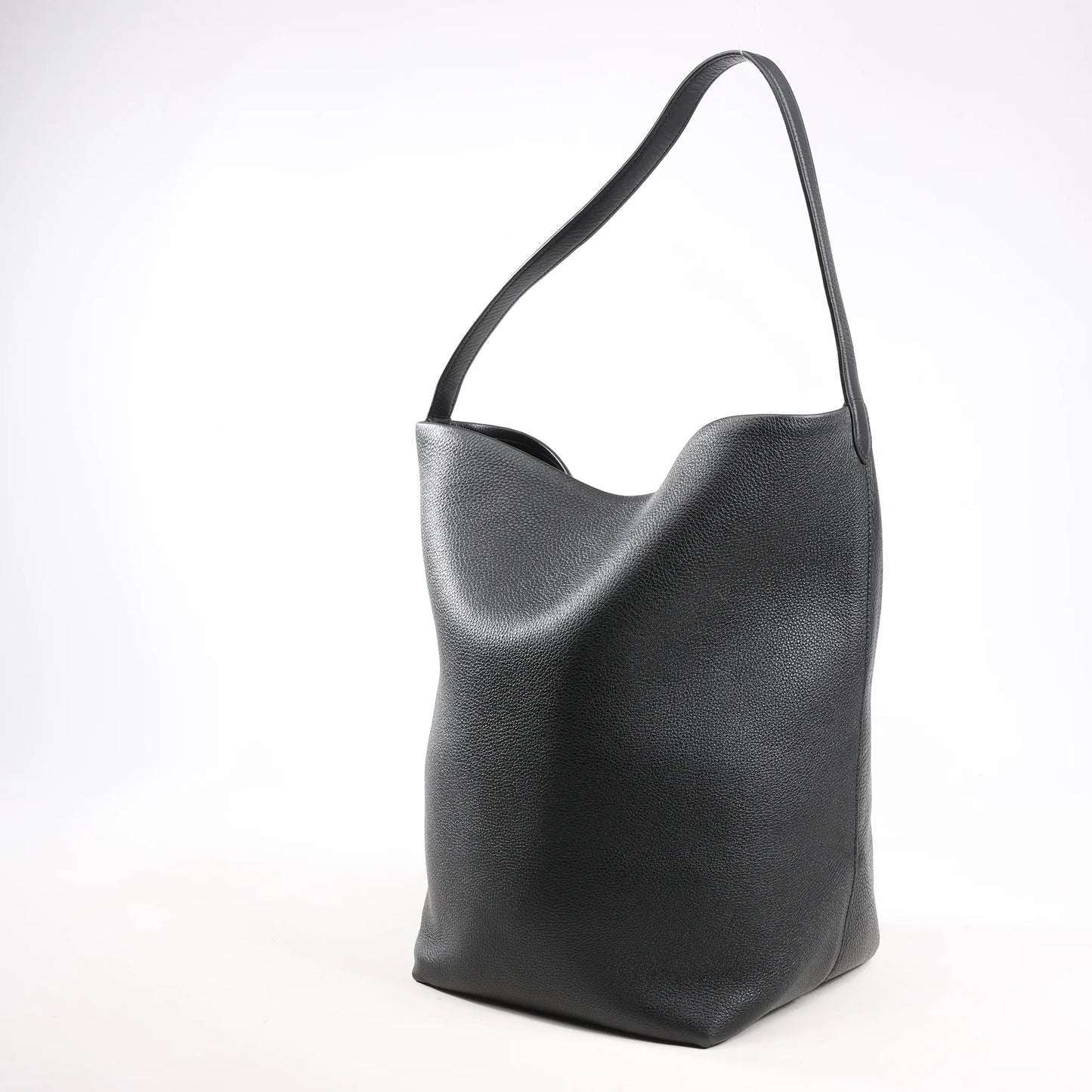 The Row Park Tote Medium Leather Shoulder bag in Black