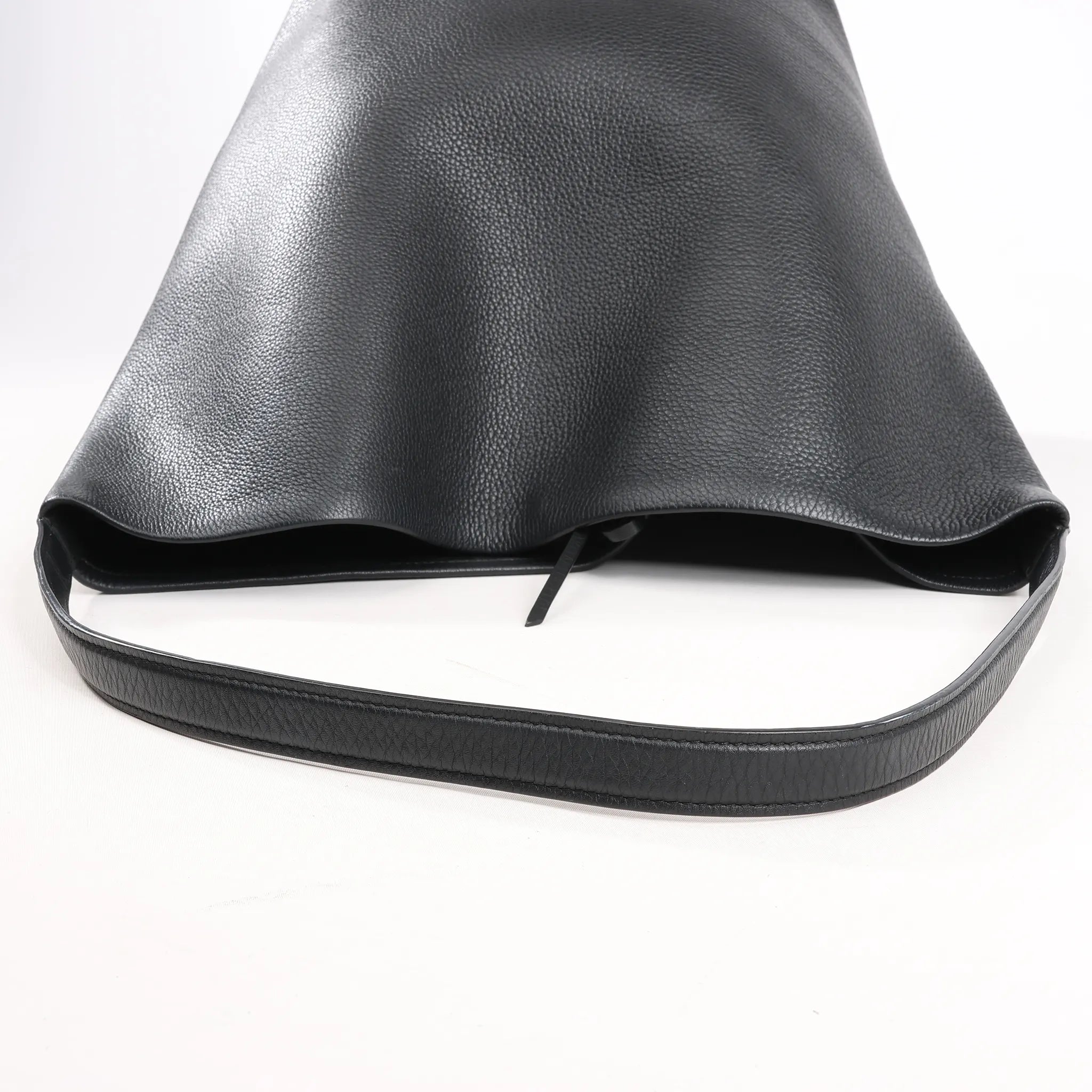 The Row Park Tote Large Leather Shoulder bag in Black