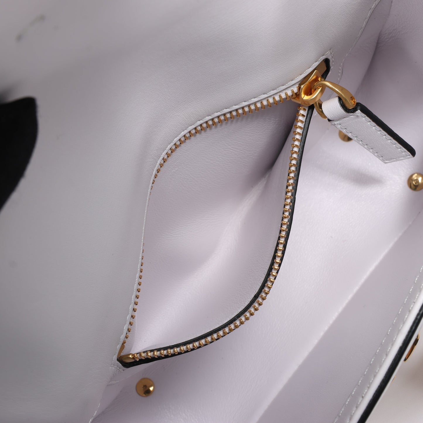 Valentino Garavani V logo Leather Shoulder bag in White