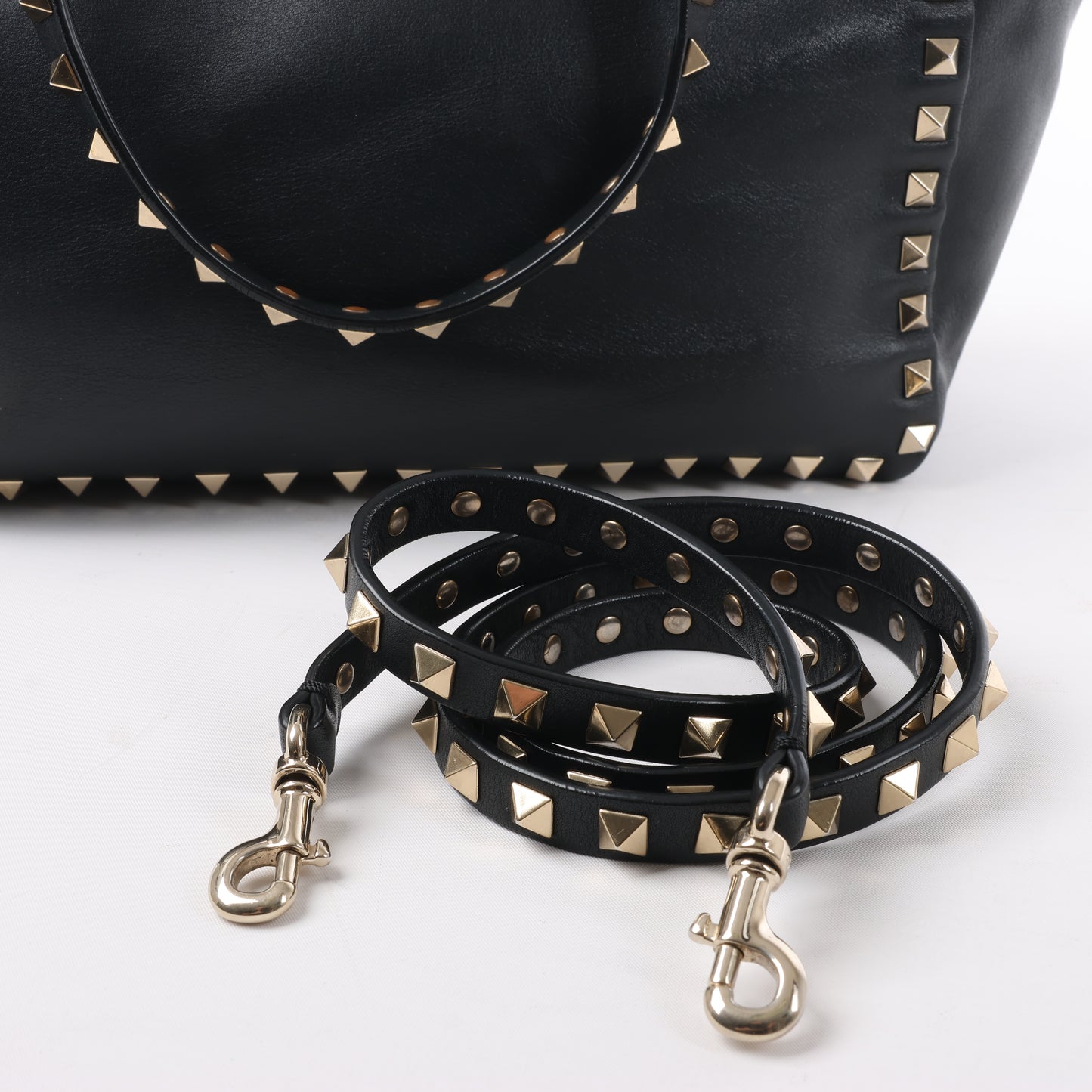 Valentino Garavani Rockstud Leather 2Way Handbag in Black