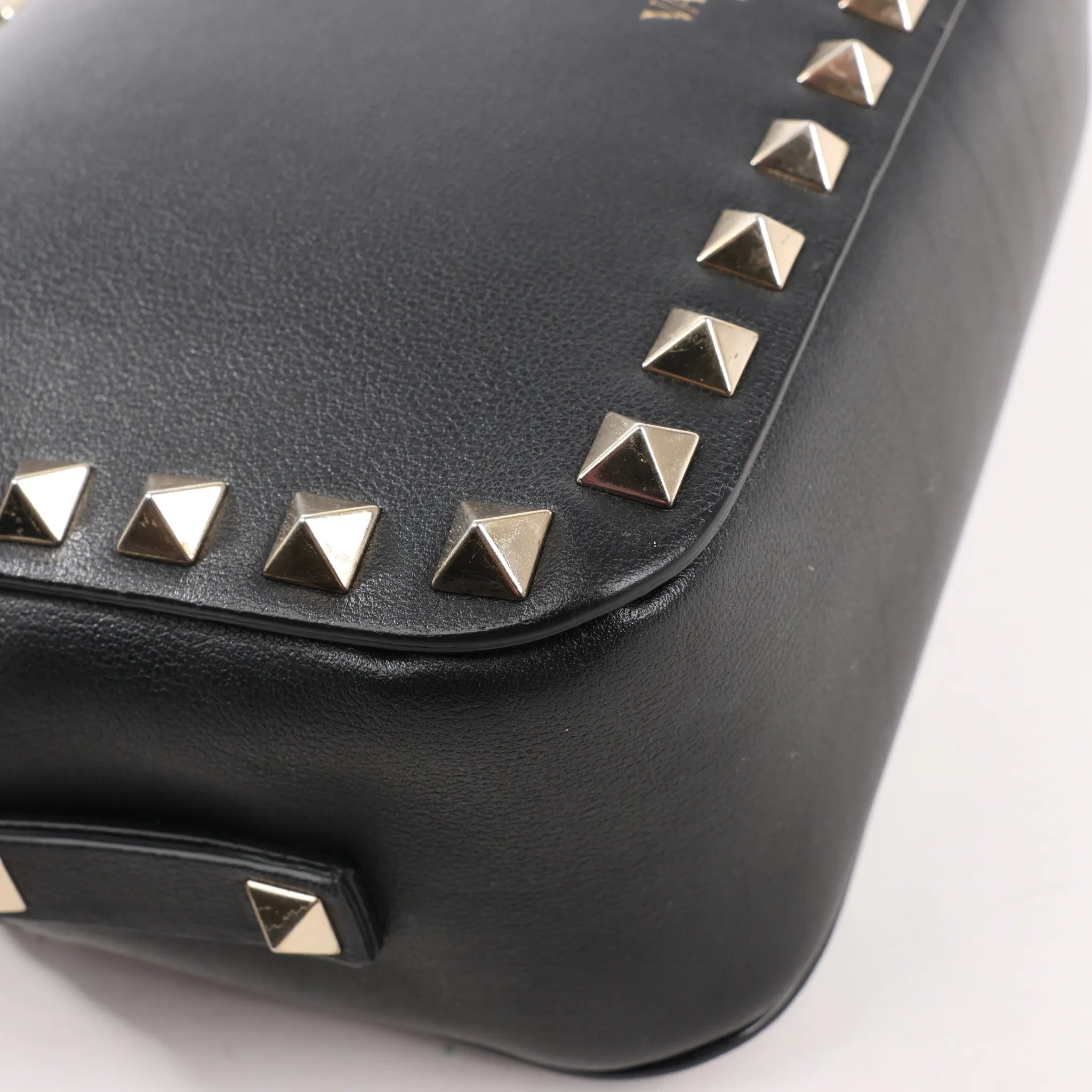 Valentino Garavani Rockstud Leather Crossbody Bag in Black
