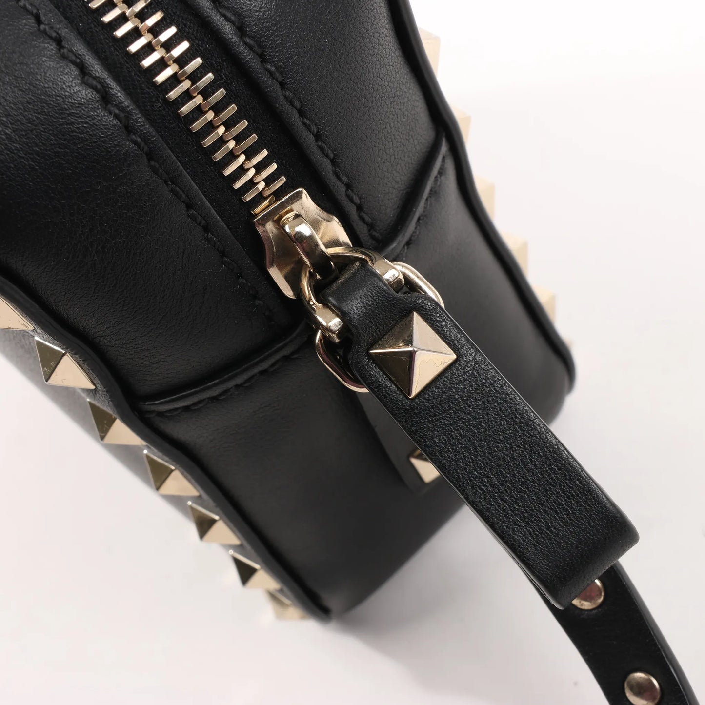 Valentino Garavani Rockstud Leather Crossbody Bag in Black