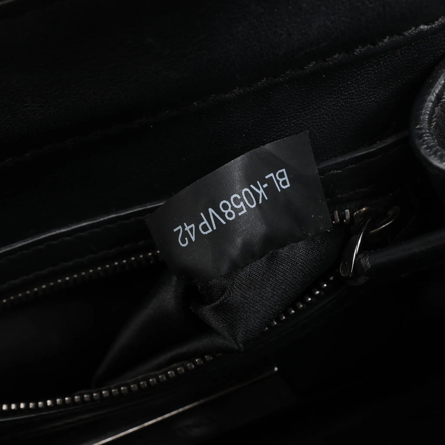 Valentino Garavani Rockstud Leather 2Way Handbag in Black