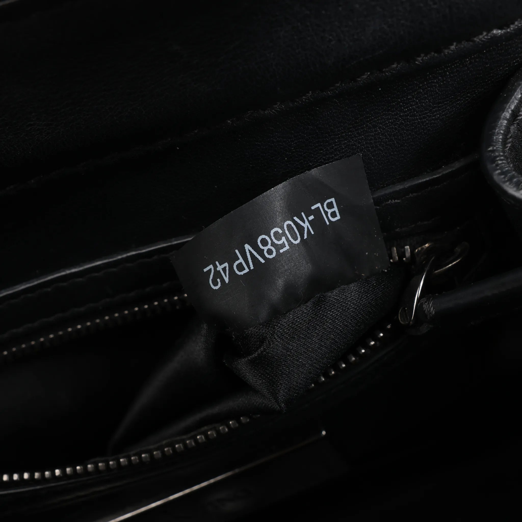 Valentino Garavani Rockstud Leather 2Way Handbag in Black