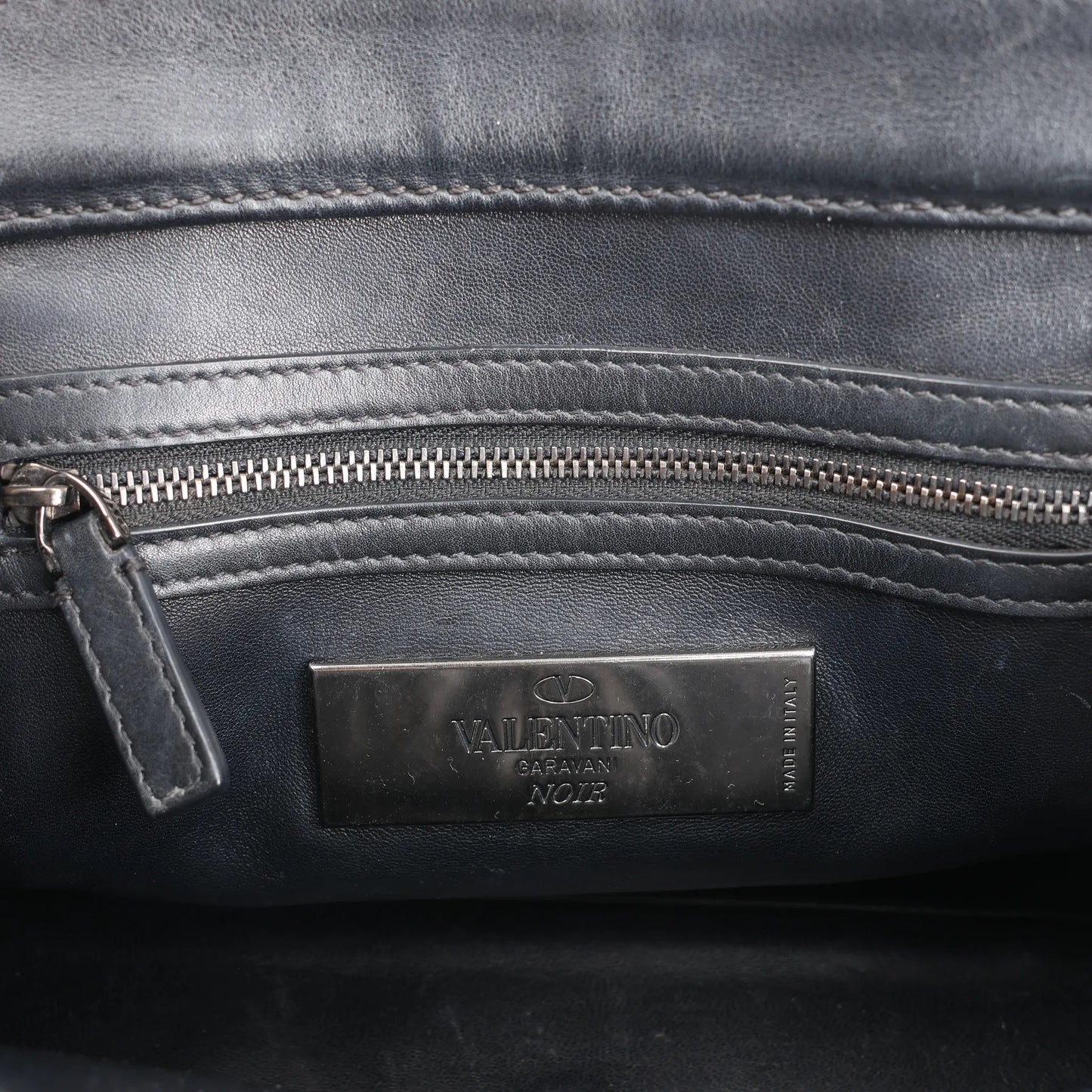 Valentino Garavani Rockstud Leather 2Way Handbag in Black