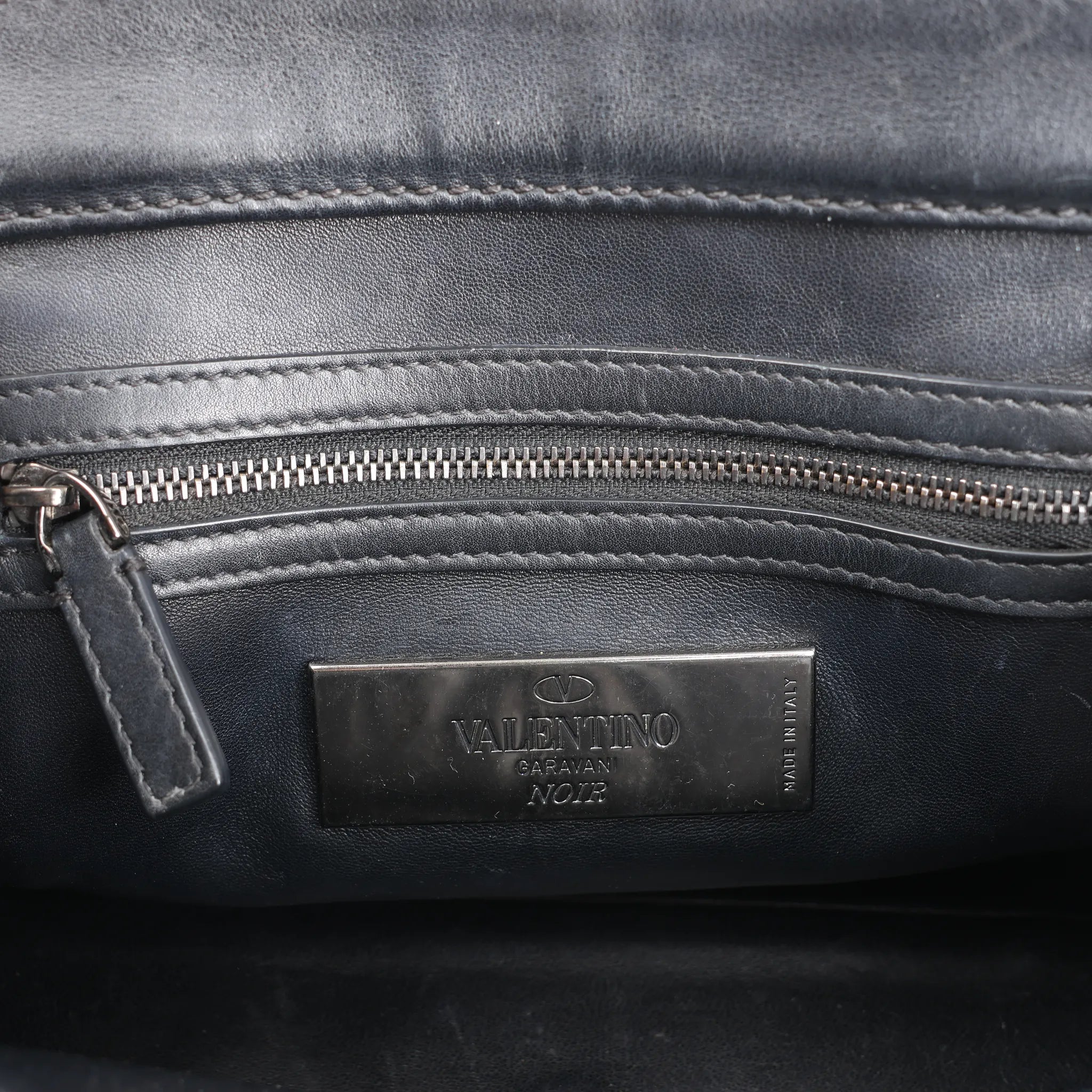 Valentino Garavani Rockstud Leather 2Way Handbag in Black