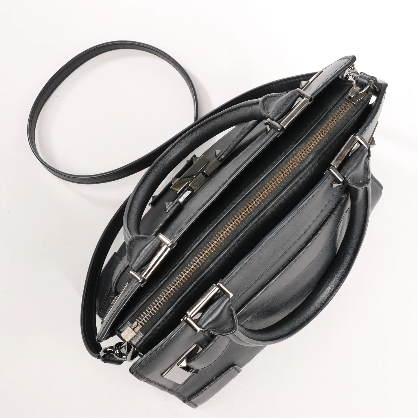 Valentino Garavani Rockstud Leather 2Way Handbag in Black