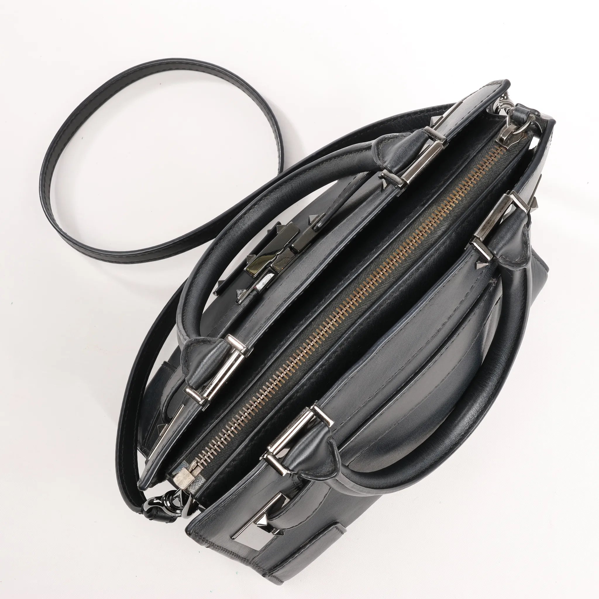 Valentino Garavani Rockstud Leather 2Way Handbag in Black