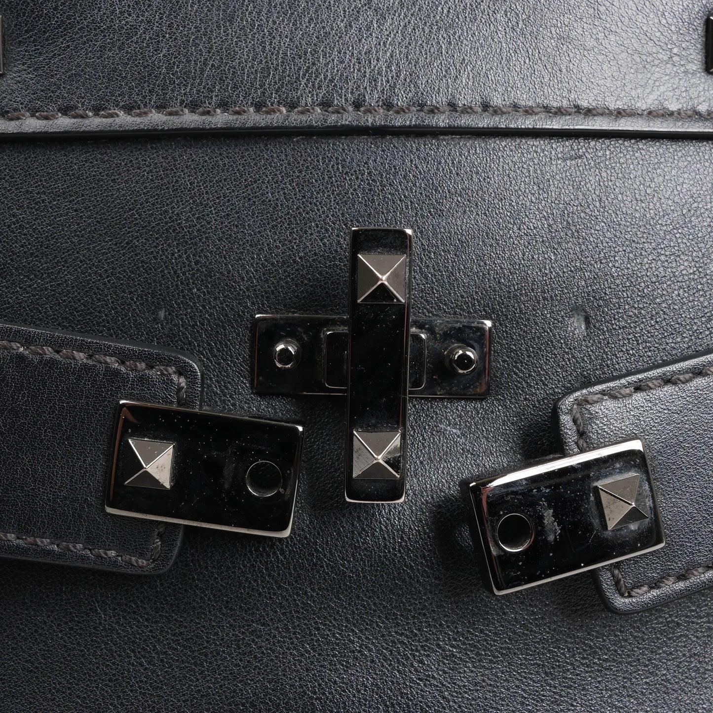 Valentino Garavani Rockstud Leather 2Way Handbag in Black