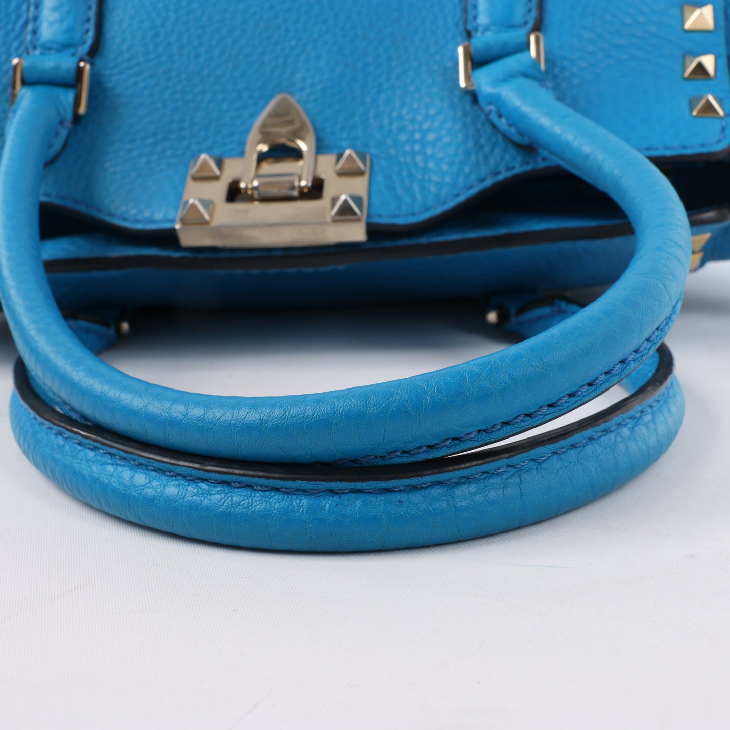 Sac à main Valentino Garavani Rockstud en cuir bleu