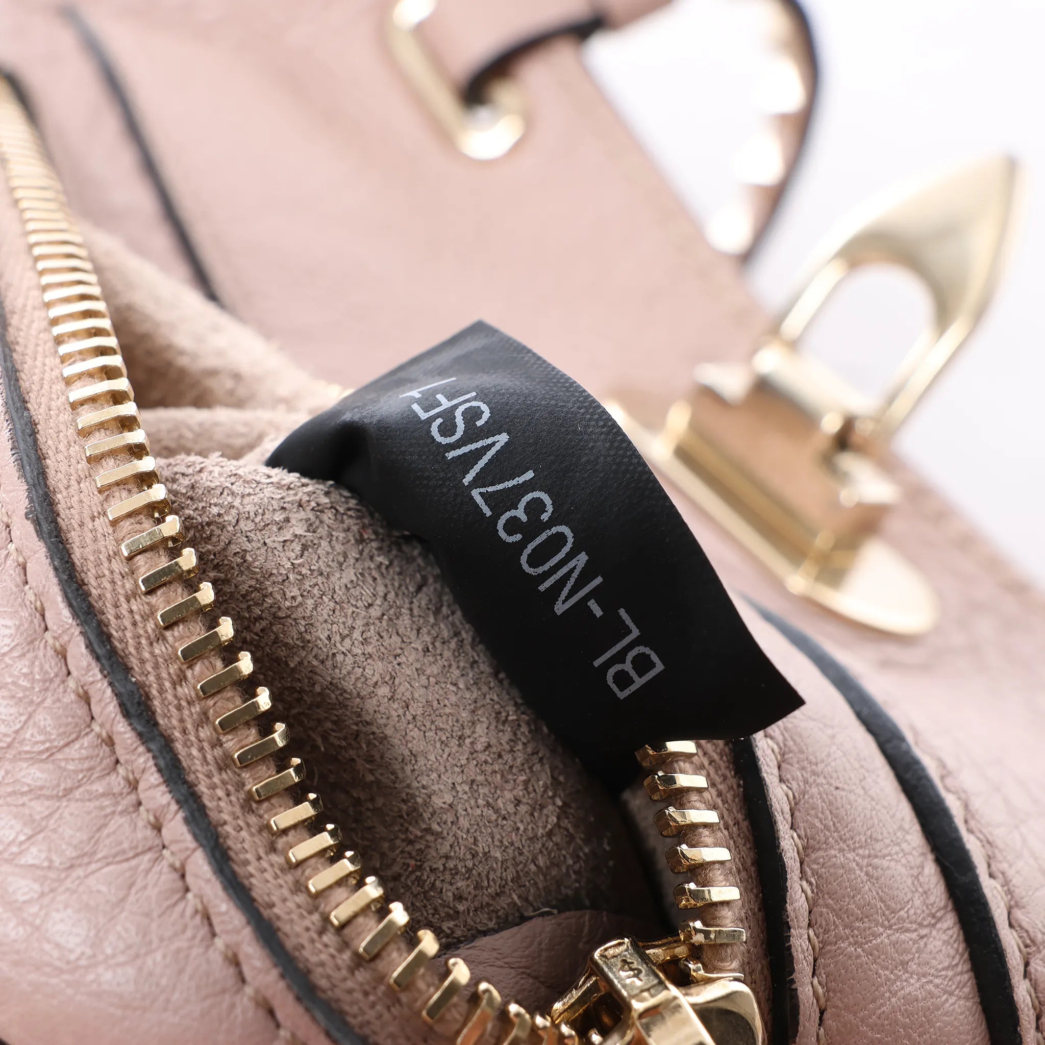 Valentino Garavani Rockstud Leather 2Way Handbag in Dusty Pink