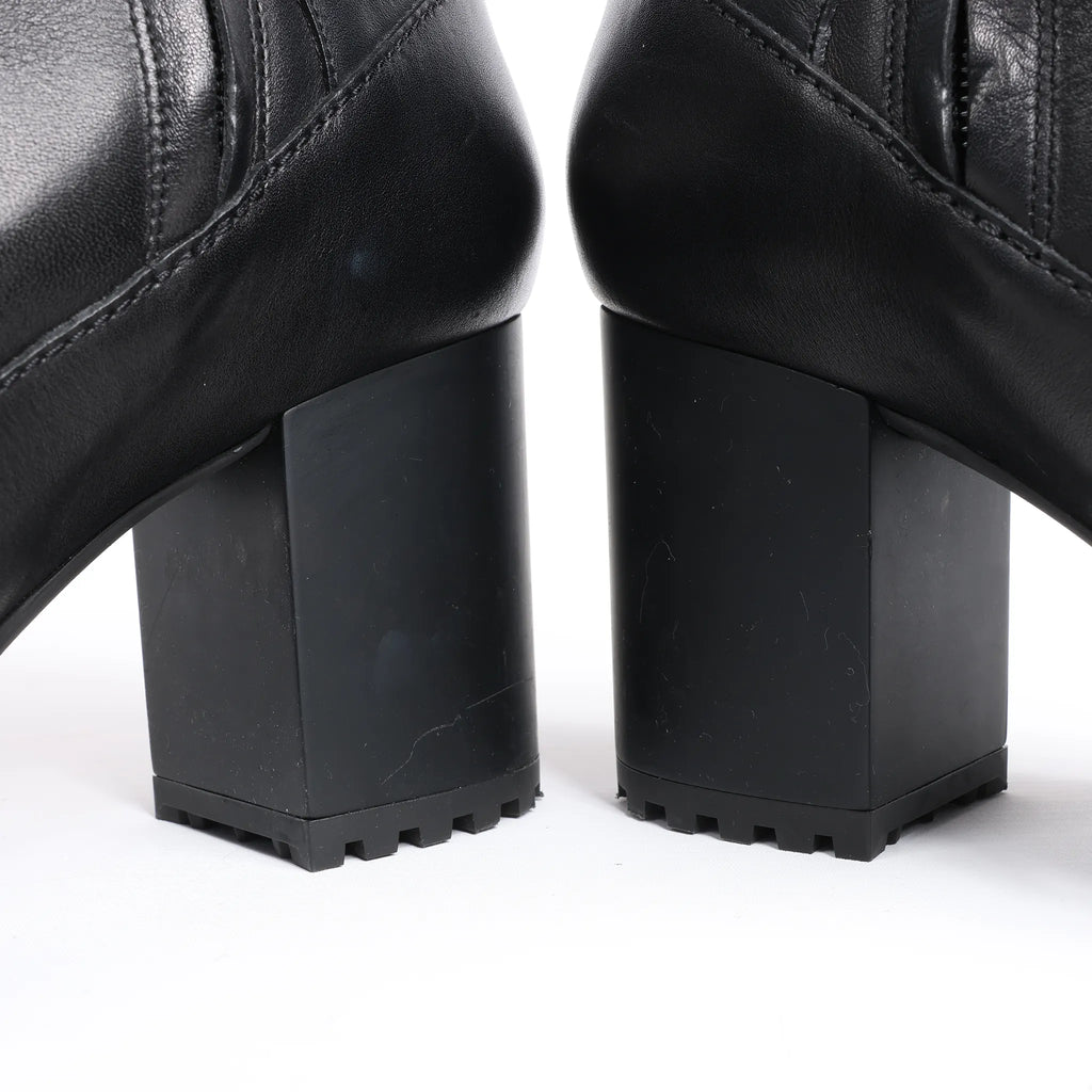 Valentino Garavani Rockstuds Leather Ankle Boots in Black, Size 37 EU