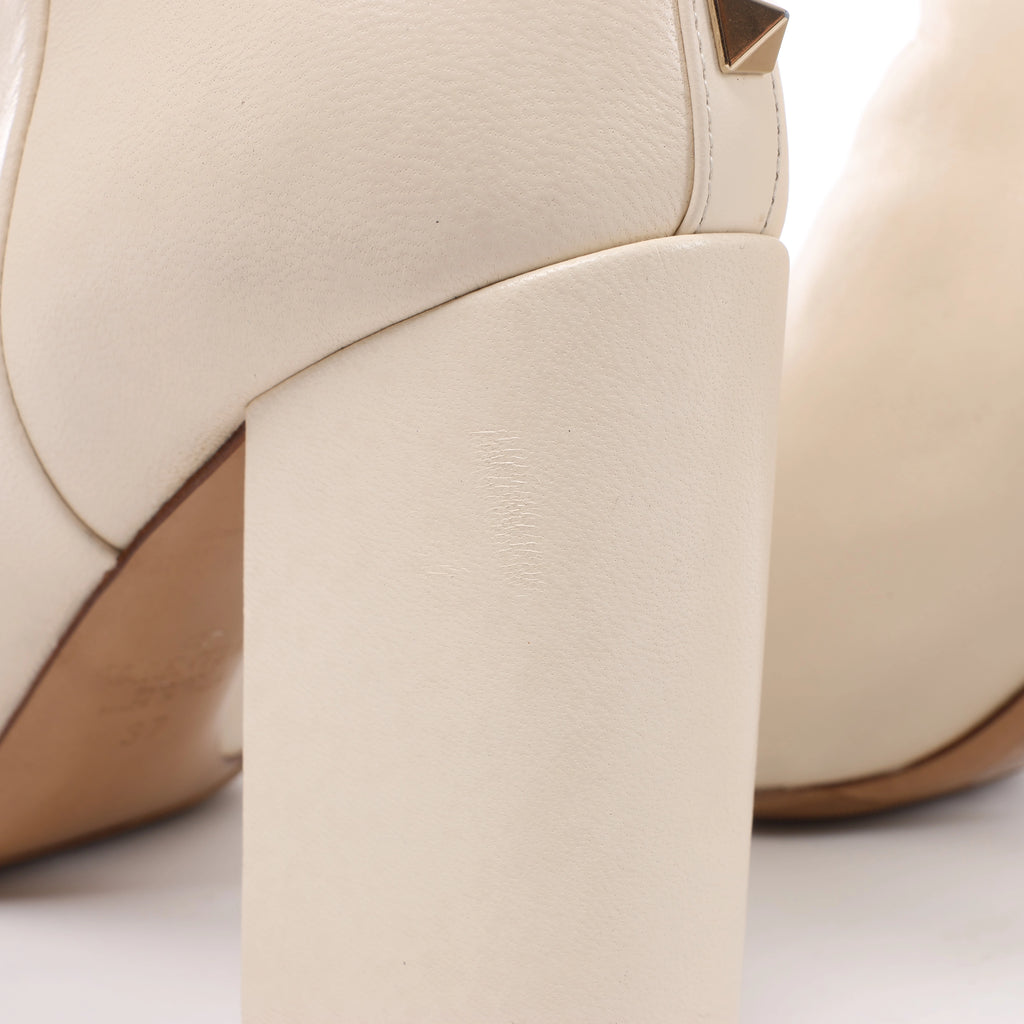 Valentino Garavani Rock Studs Leather Boots in Ivory, Size EU 37