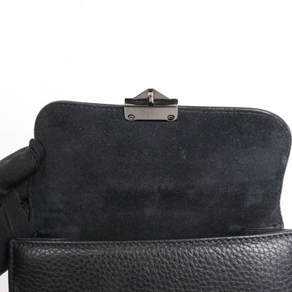 Sac à bandoulière en cuir Rockstud Glam Lock de Valentino en noir