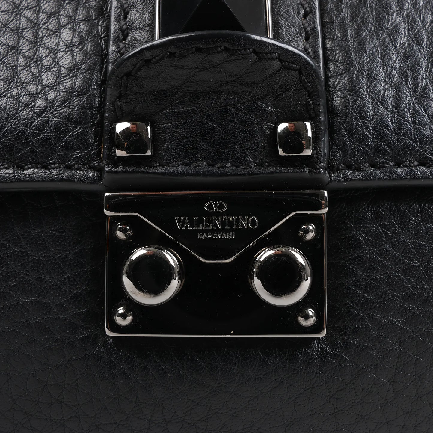Sac à bandoulière en cuir Rockstud Glam Lock de Valentino en noir