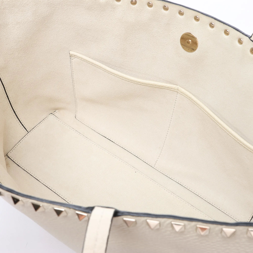 Valentino Garavani Rockstud Leather Shoulder Bag in Ecru
