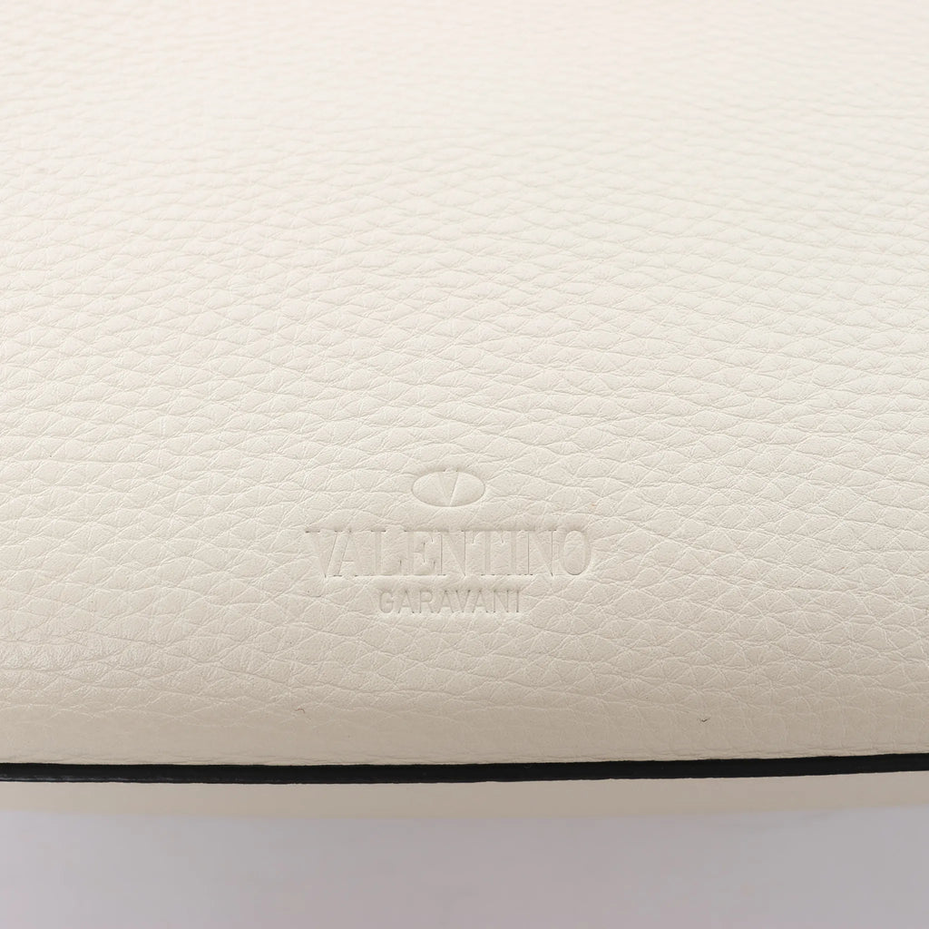 Valentino Garavani Rockstud Leather Shoulder Bag in Ecru