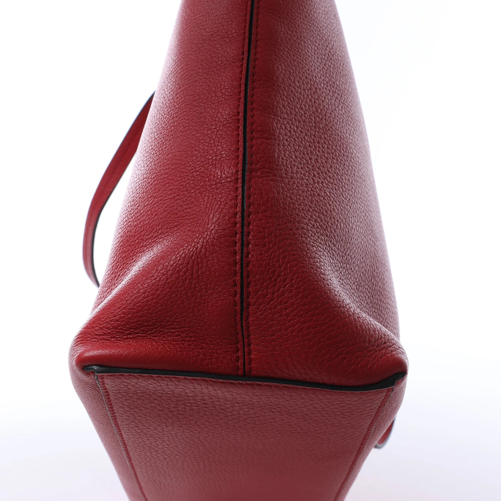 Valentino Garavani Rockstud Leather Shoulder Bag in Red
