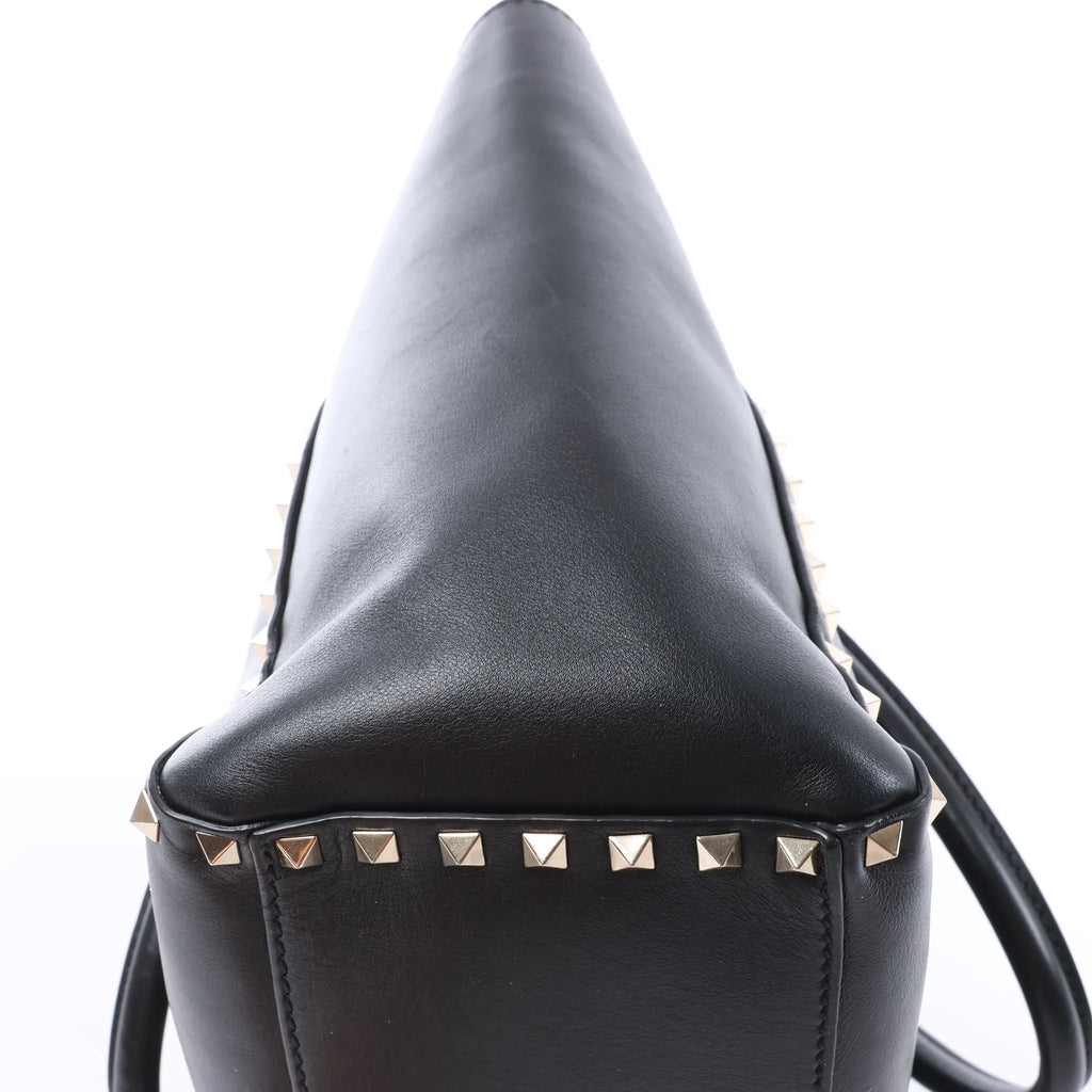 Valentino Garavani Rockstud Leather 2Way Handbag in Black