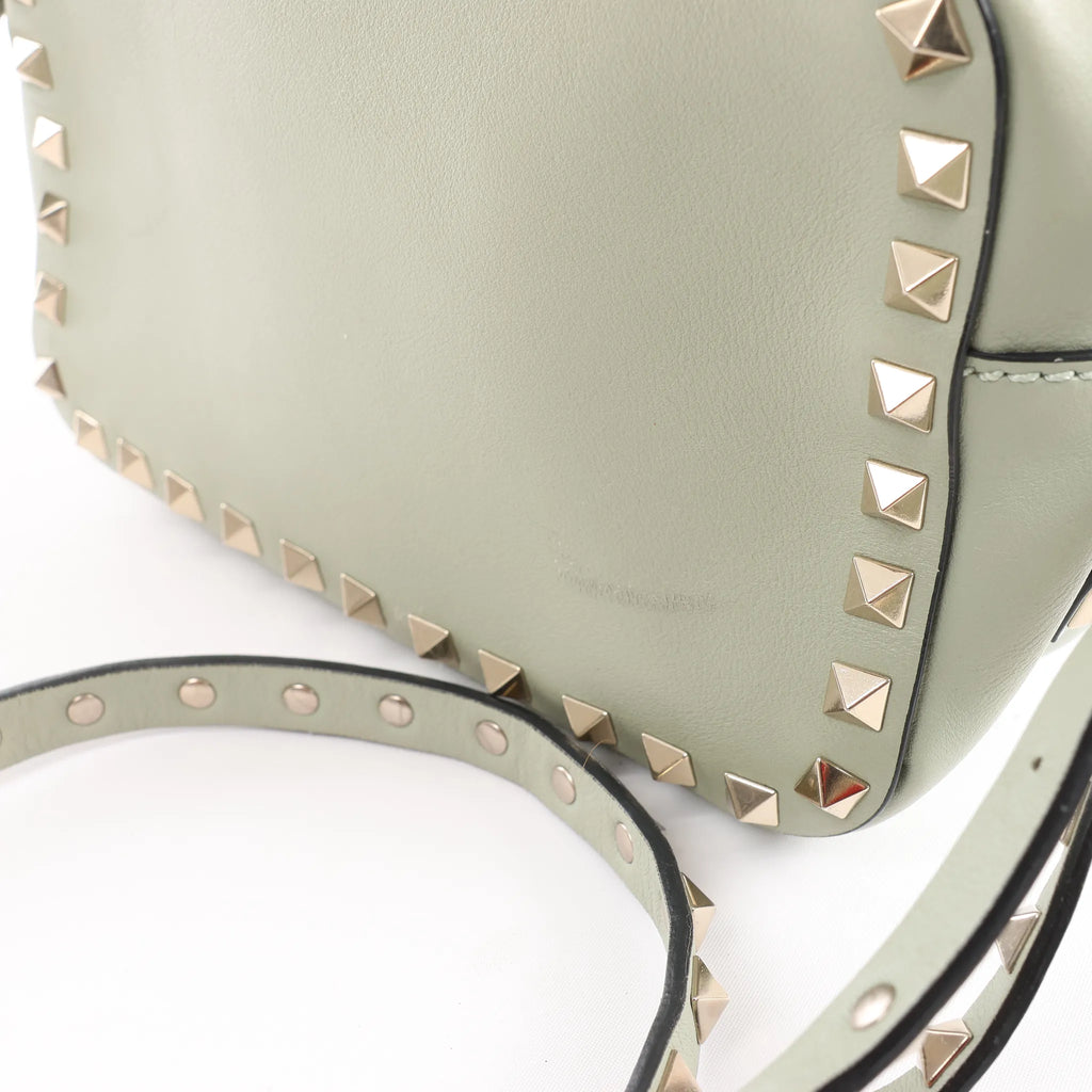 Valentino Garavani Rockstuds Leather Crossbody bag in Green