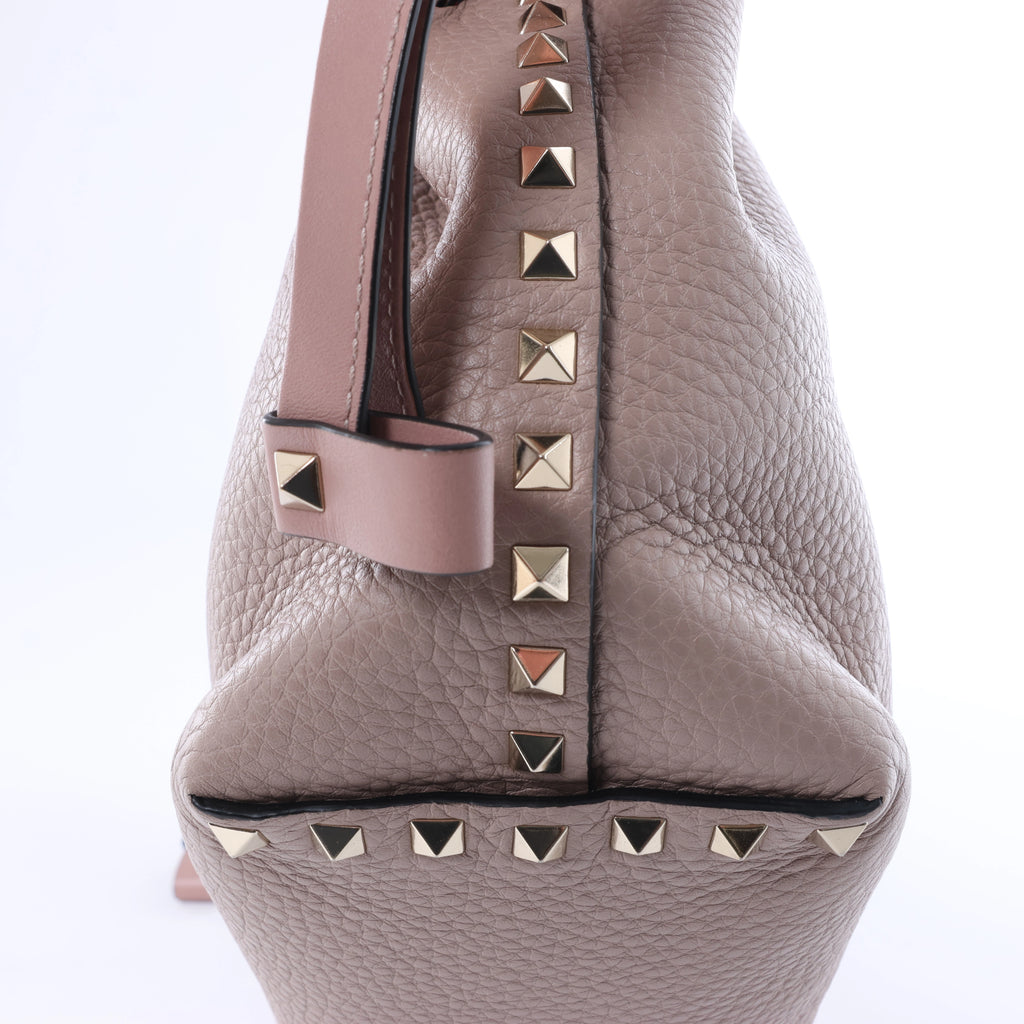 Valentino Garavani Rockstud Leather Crossbody Bag in Pink