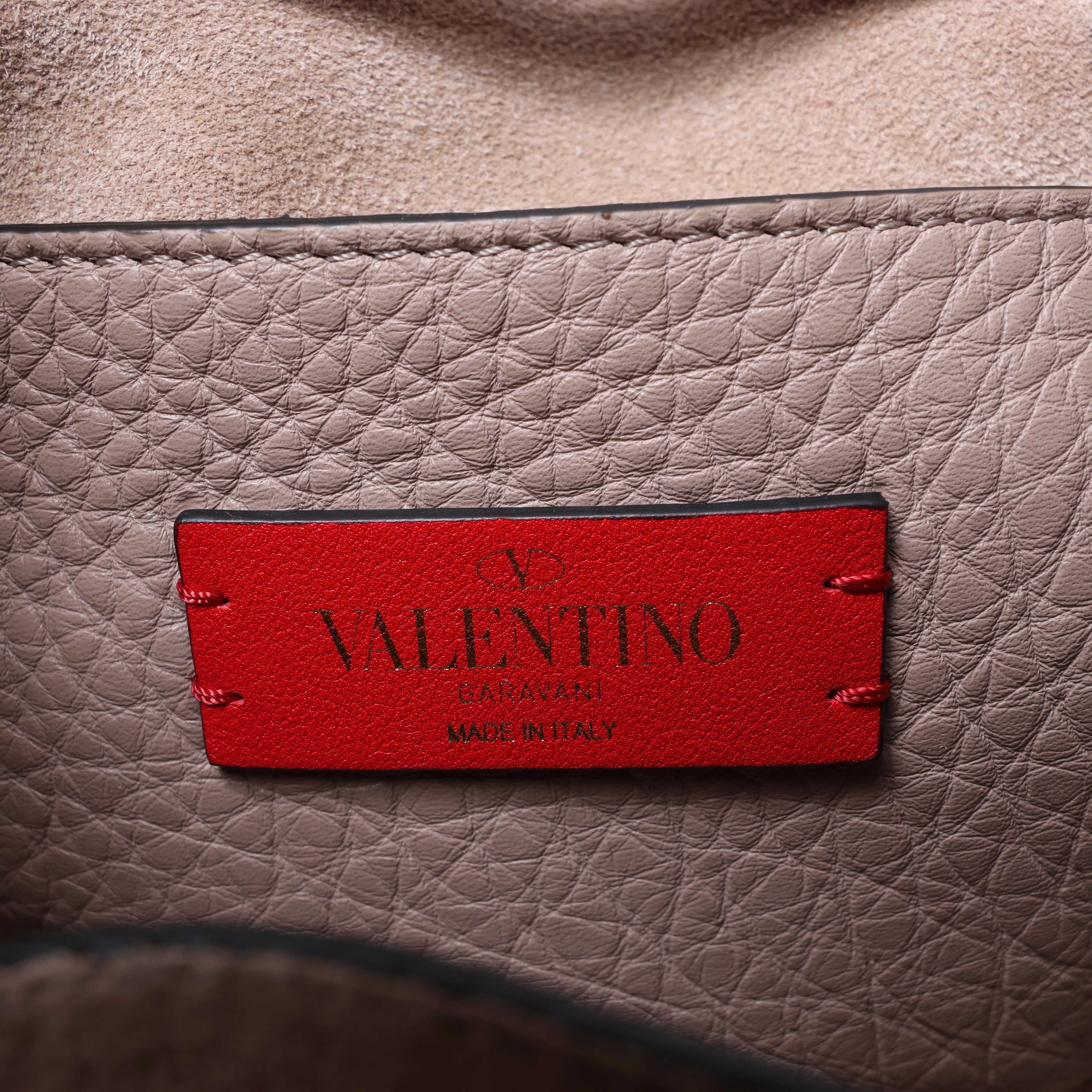 Valentino Garavani Rockstud Leather Crossbody Bag in Pink