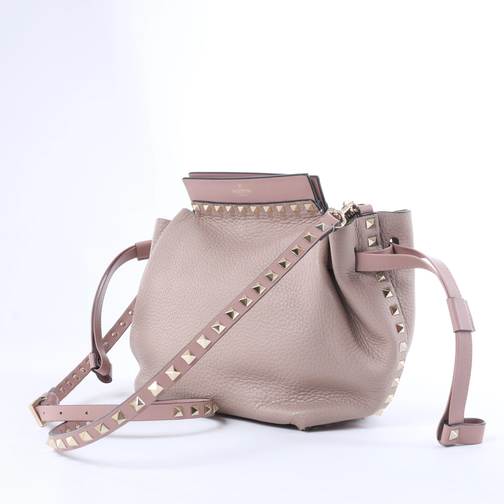 Valentino Garavani Rockstud Leather Crossbody Bag in Pink