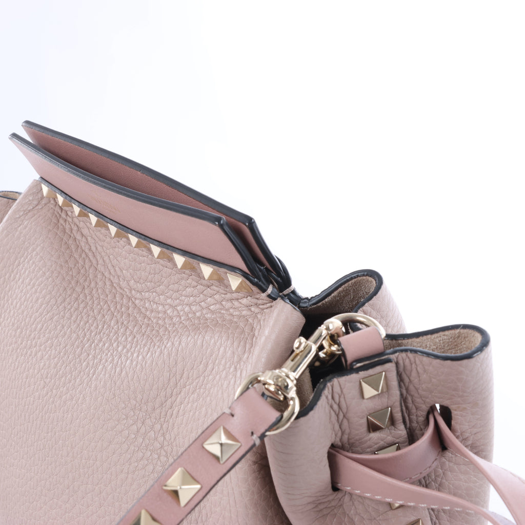 Valentino Garavani Rockstud Leather Crossbody Bag in Pink