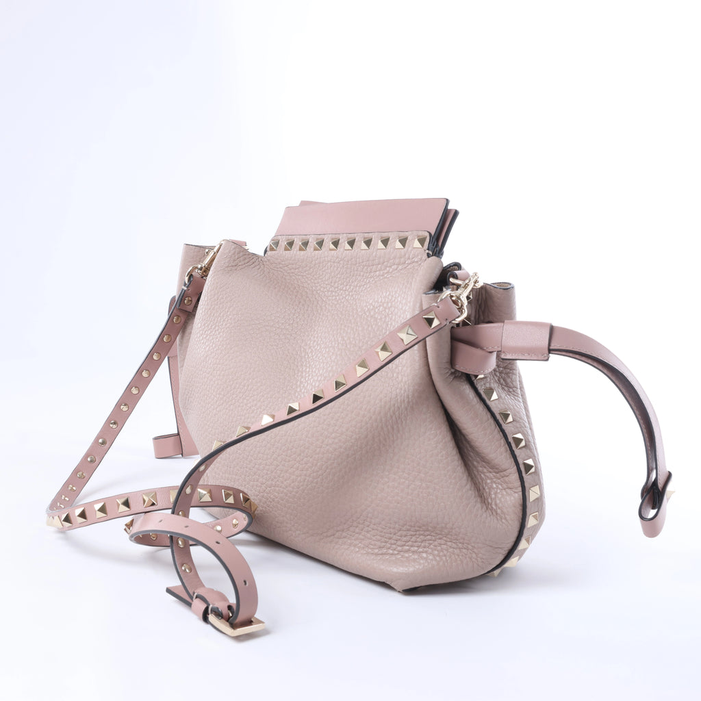 Valentino Garavani Rockstud Leather Crossbody Bag in Pink