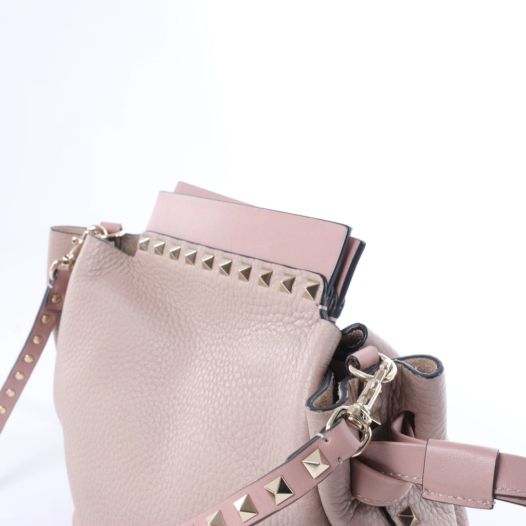 Valentino Garavani Rockstud Leather Crossbody Bag in Pink