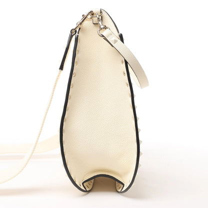Valentino Garavani „Rockstud“-Schultertasche aus Leder in Ecru