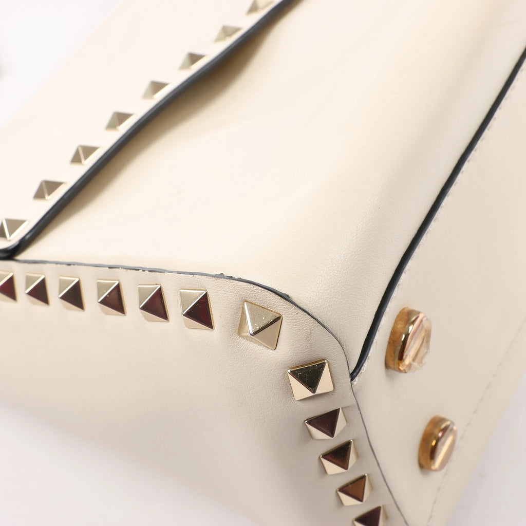 Valentino Garavani Rockstud Leather 2Way Handbag in Beige