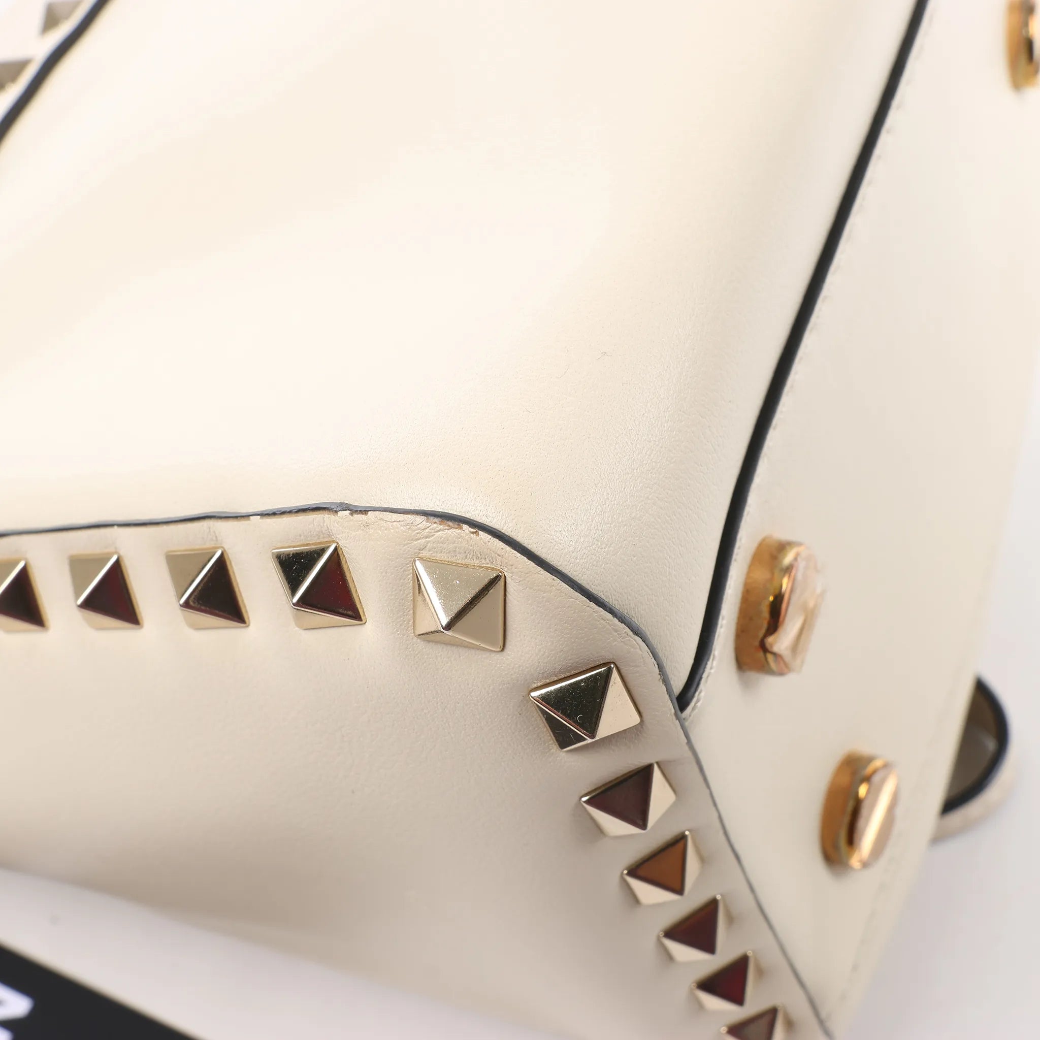 Valentino Garavani Rockstud Leather 2Way Handbag in Beige