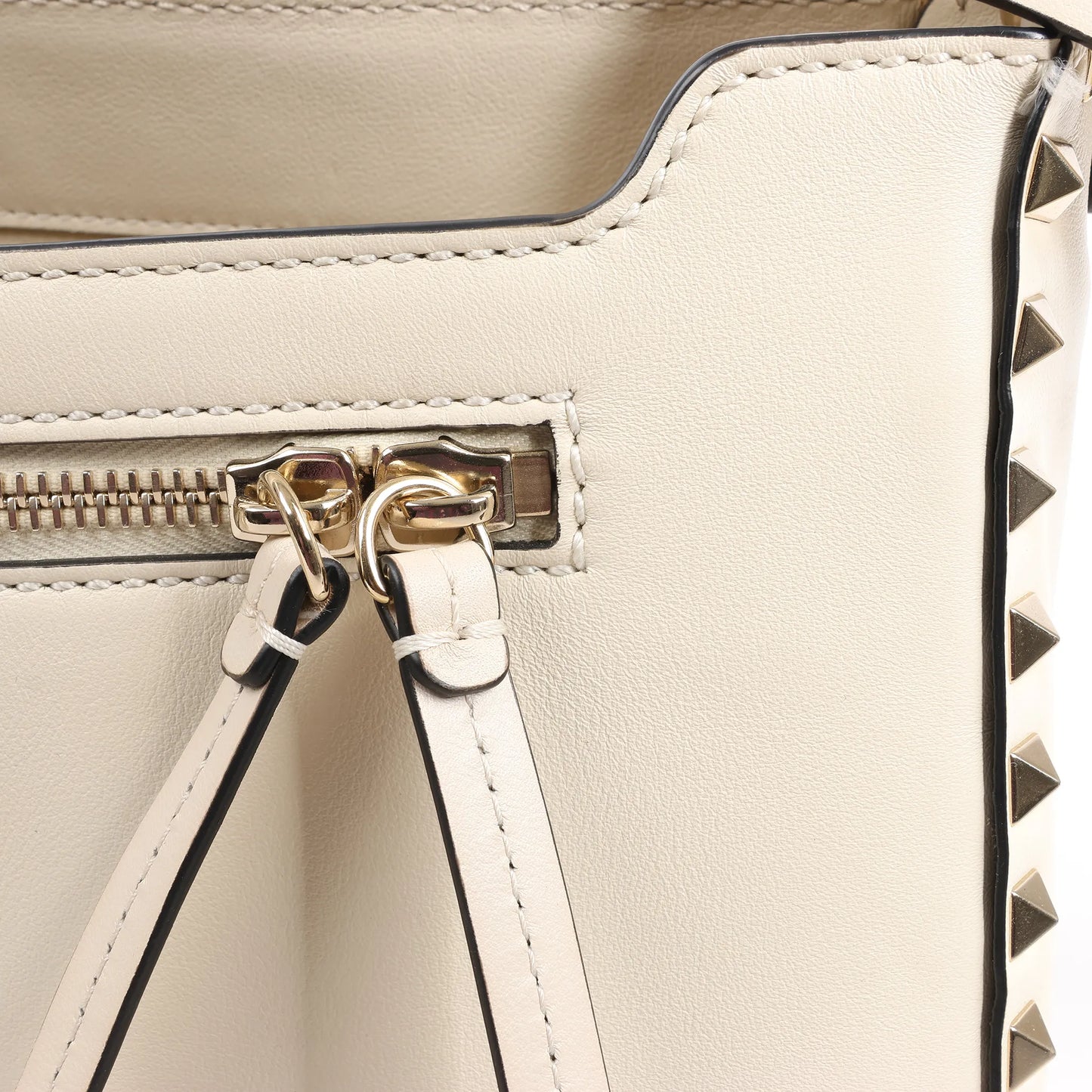 Valentino Garavani Rockstud Leather 2Way Handbag in Beige
