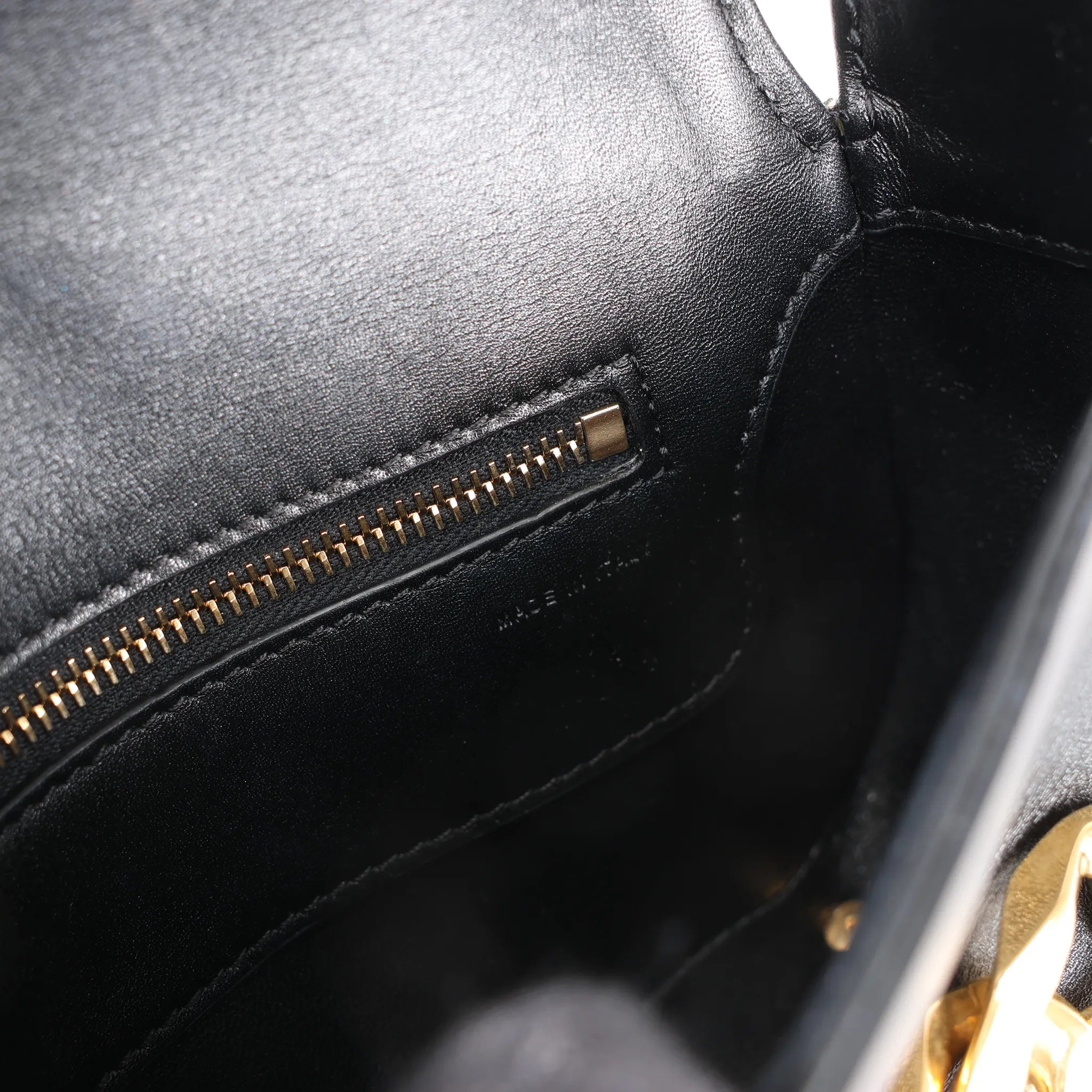 Valentino Garavani VLogo Leather Shoulder bag in Black