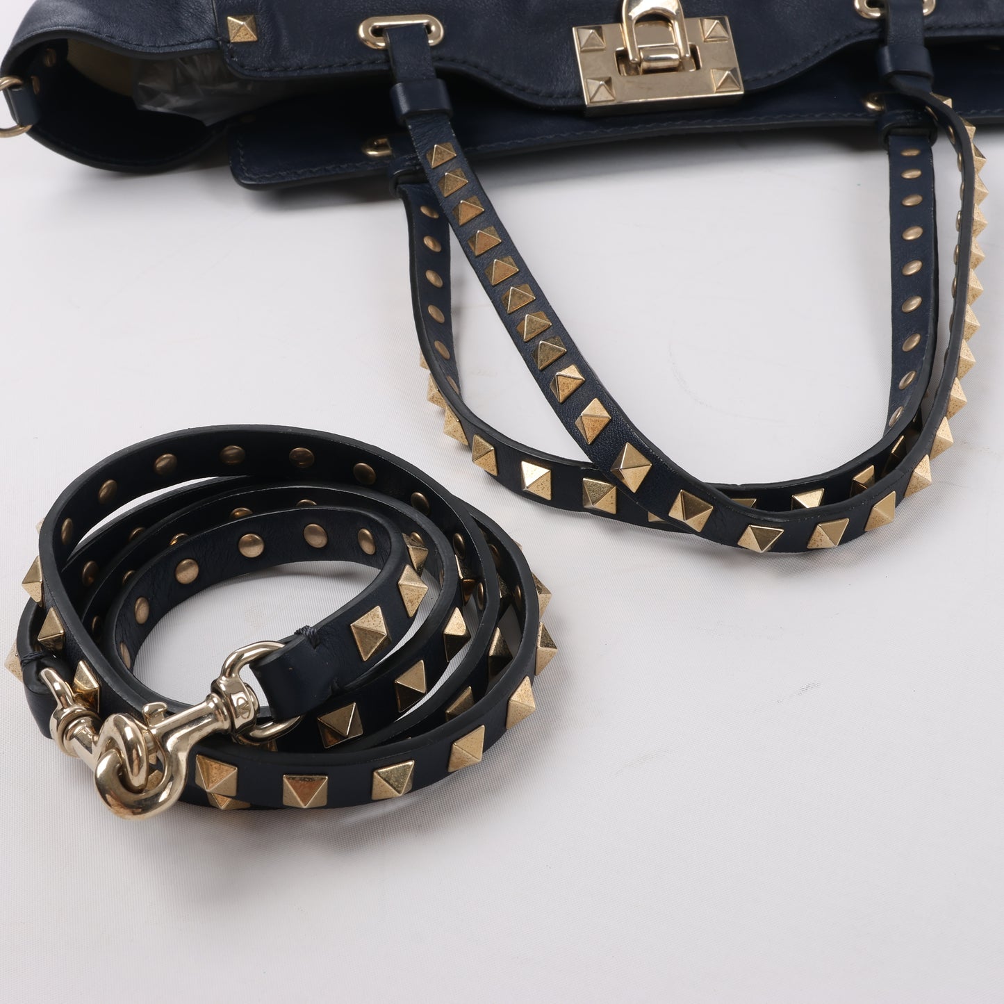 Valentino Garavani Sac à main Rockstud en cuir 2Way en bleu marine