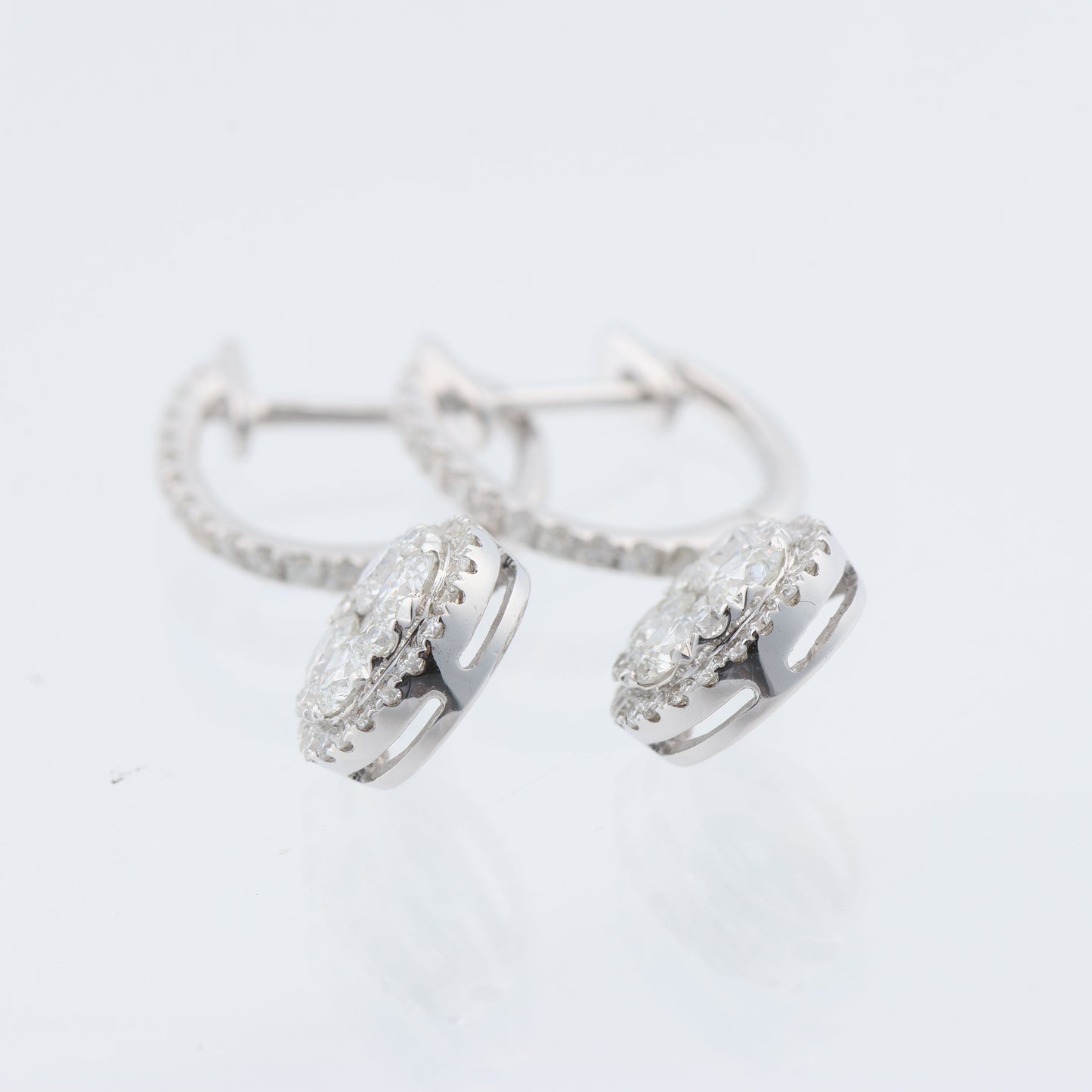 Non Signe / Unsigned Diamond Earrings K18WG 3.2 g D1.7