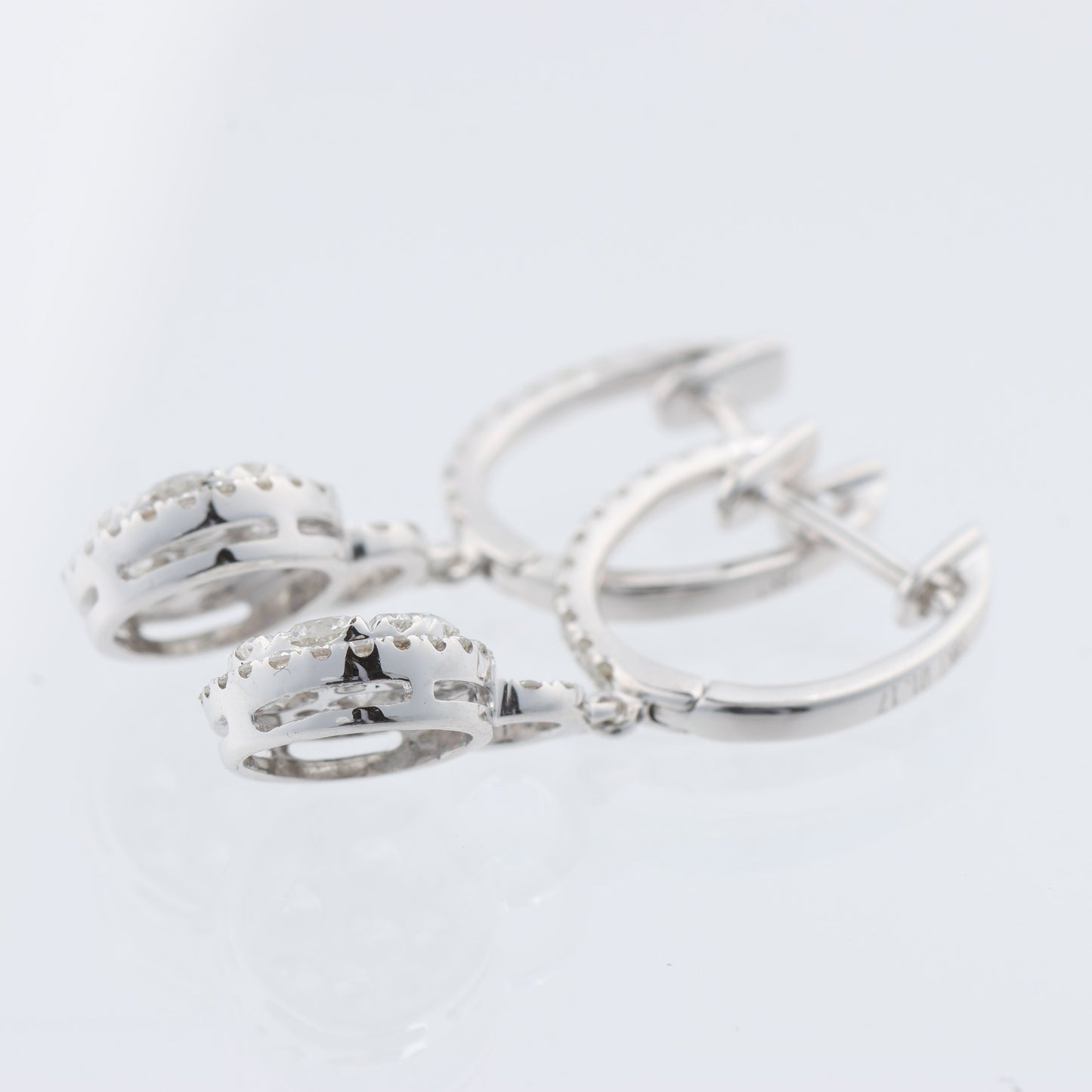 Non Signe / Unsigned Diamond Earrings K18WG 3.2 g D1.7