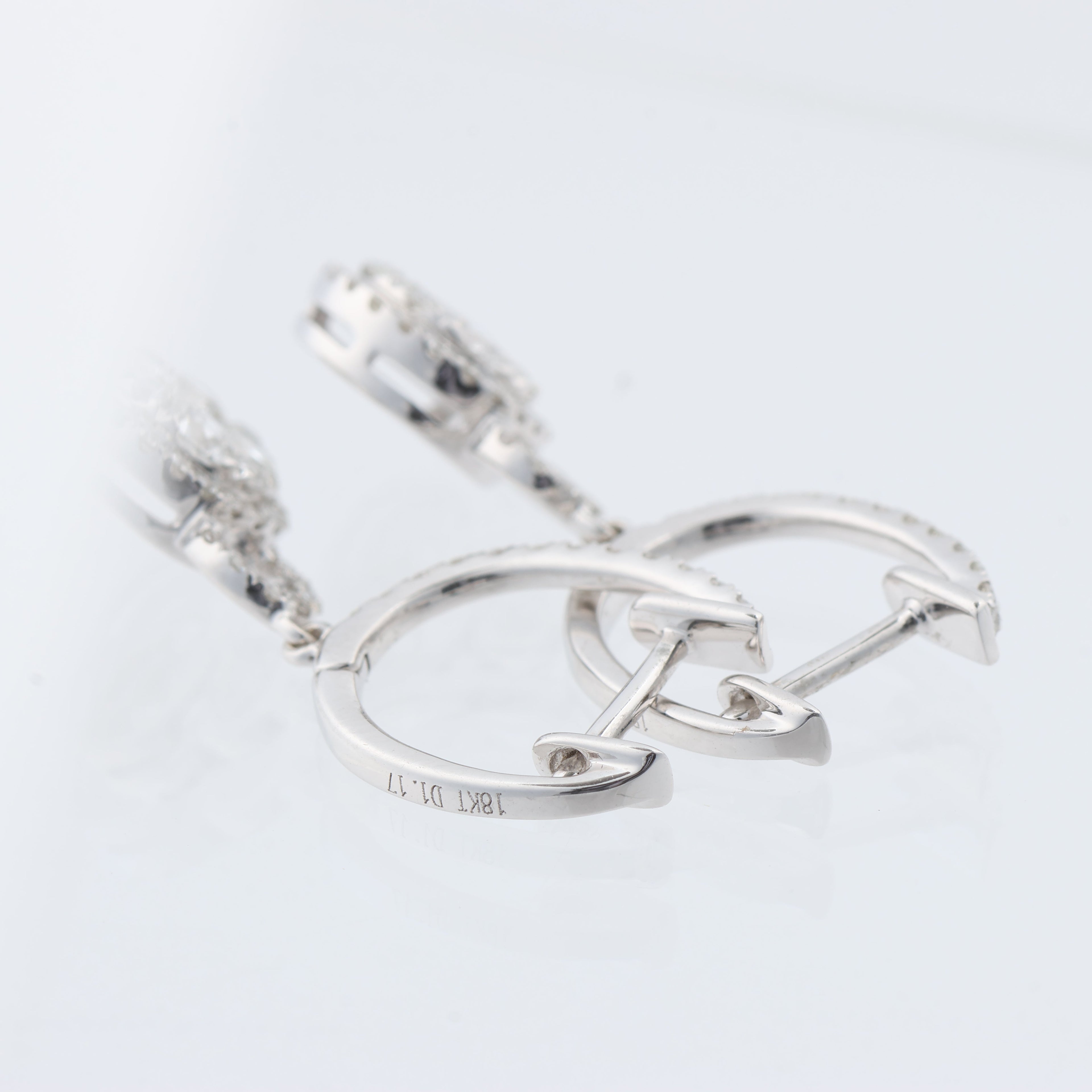 Non Signe / Unsigned Diamond Earrings K18WG 3.2 g D1.7