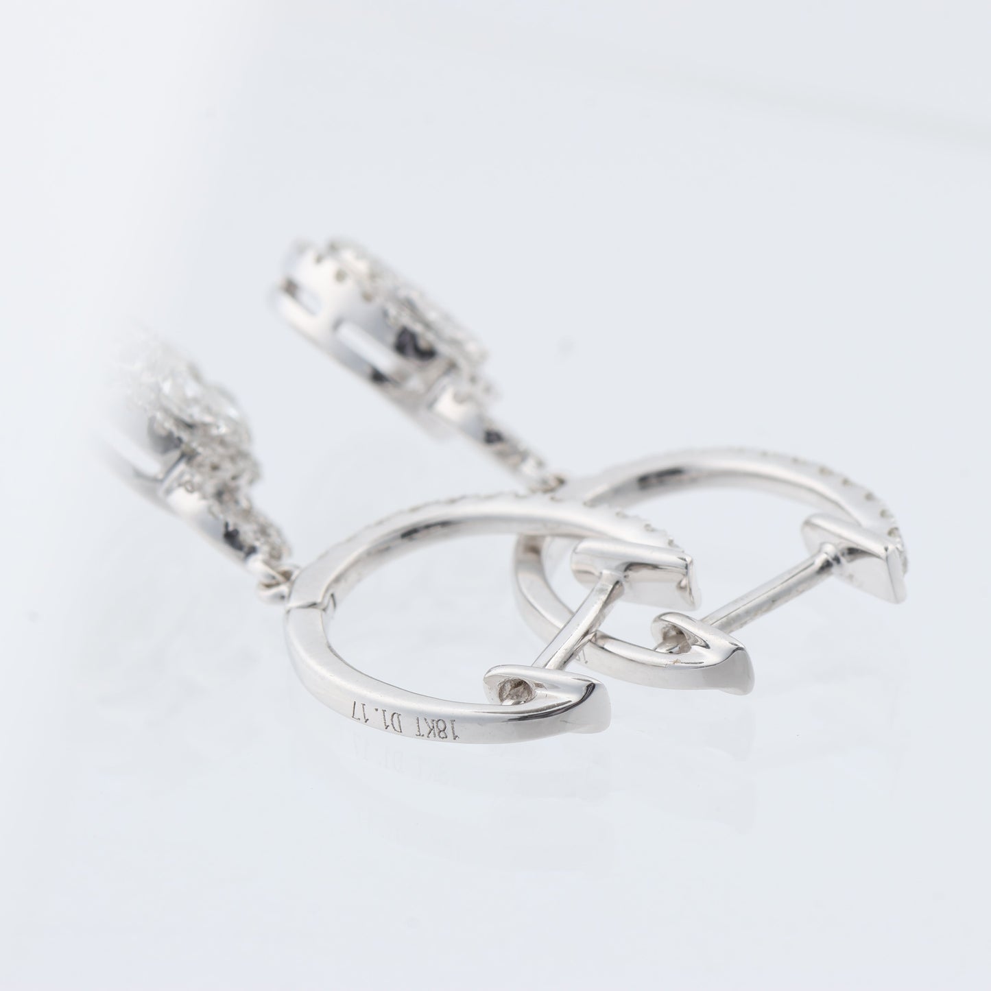 Non Signe / Unsigned Diamond Earrings K18WG 3.2 g D1.7